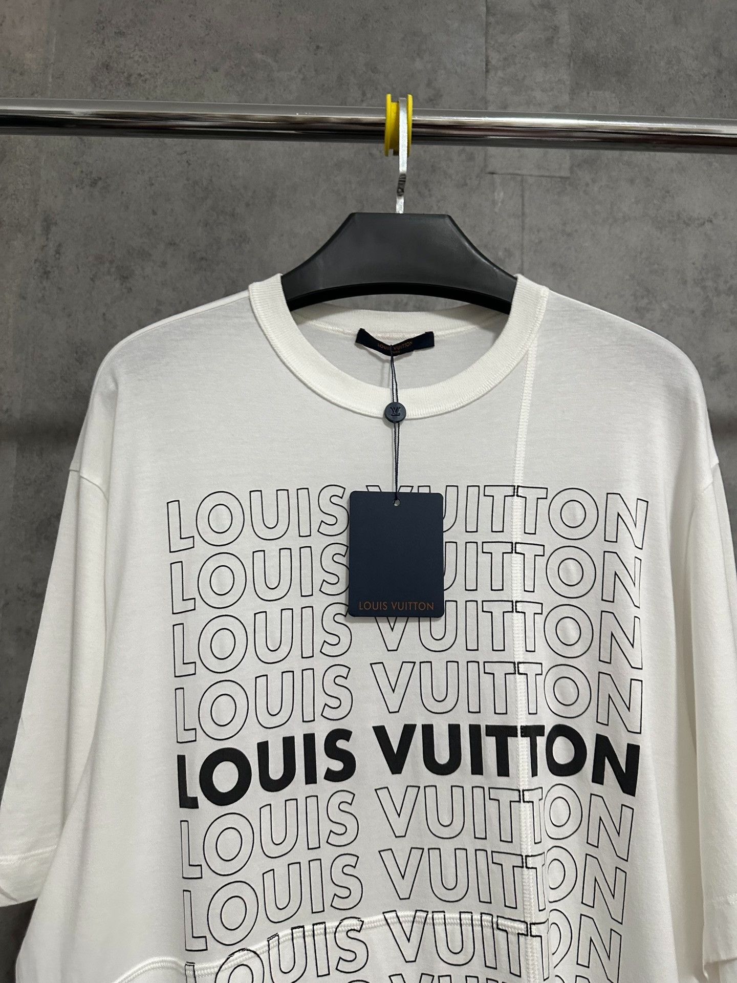 Louis Vuitton Louis Vuitton Logo Print T-Shirt S Size US S / EU 44-46 / 1 - 2 Thumbnail