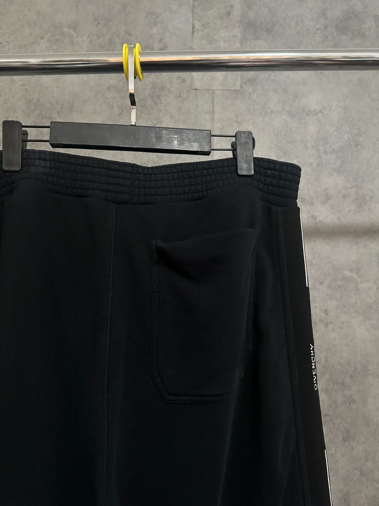 Givenchy Givenchy Side Stripe Logo Sweatpants XL Size US 36 / EU 52 - 5 Thumbnail