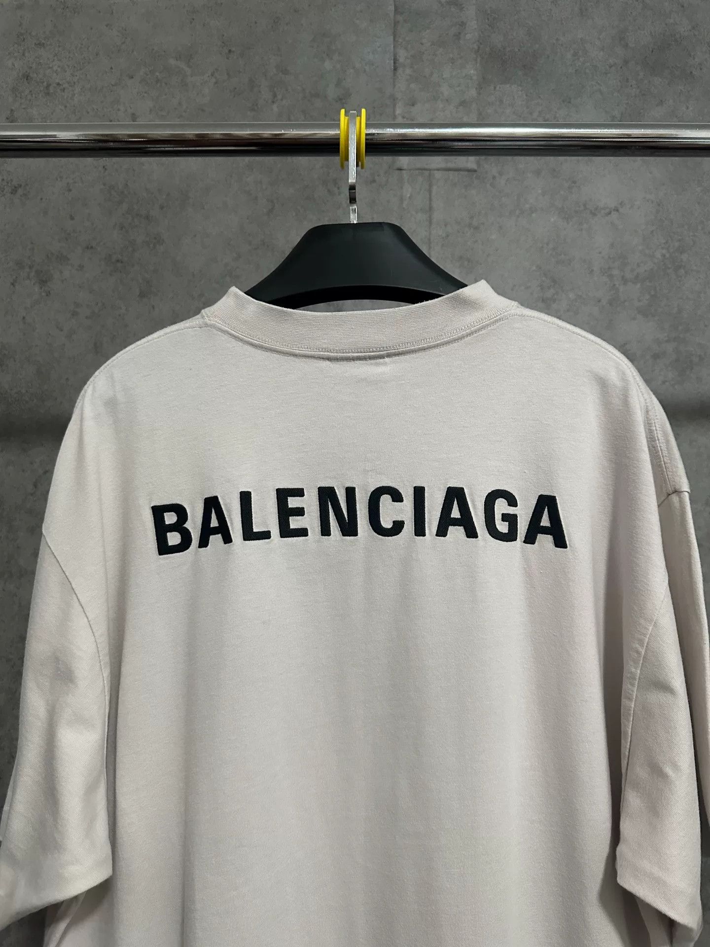 Balenciaga Balenciaga Embroidered Logo T-Shirt L Size US L / EU 52-54 / 3 - 5 Thumbnail