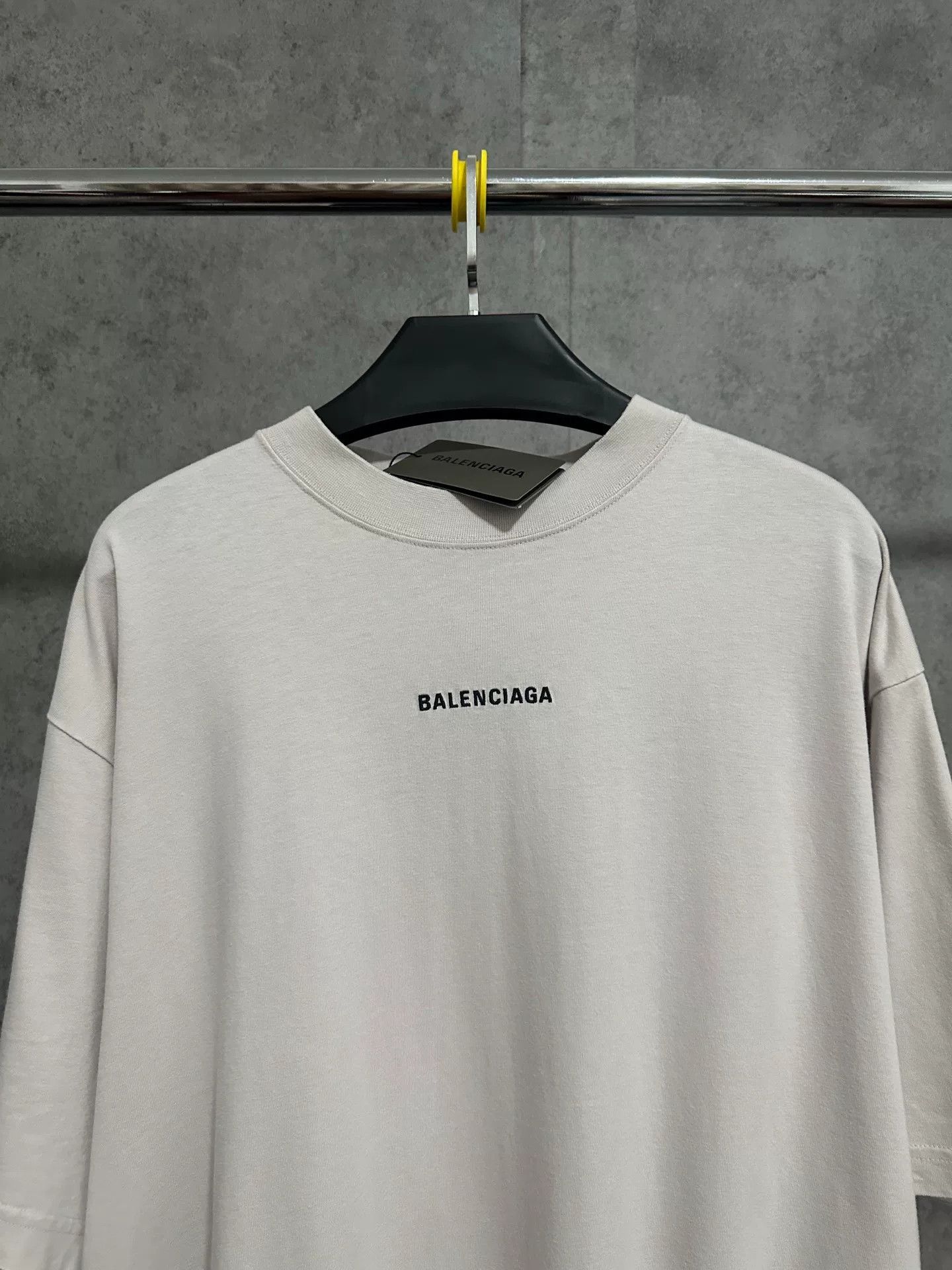Balenciaga Balenciaga Embroidered Logo T-Shirt L Size US L / EU 52-54 / 3 - 2 Thumbnail