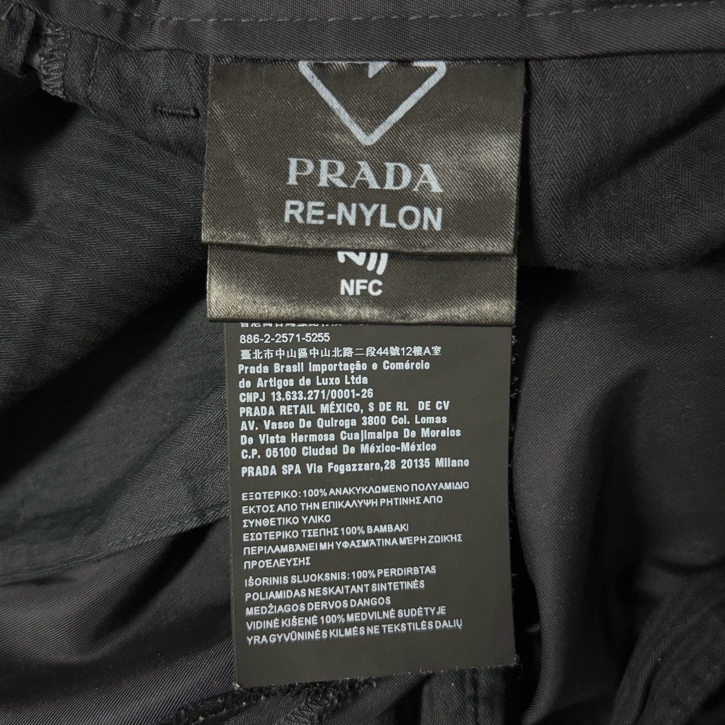 Prada Prada Re-Nylon Triangle Logo Shorts Size 48 Size US 32 / EU 48 - 4 Thumbnail