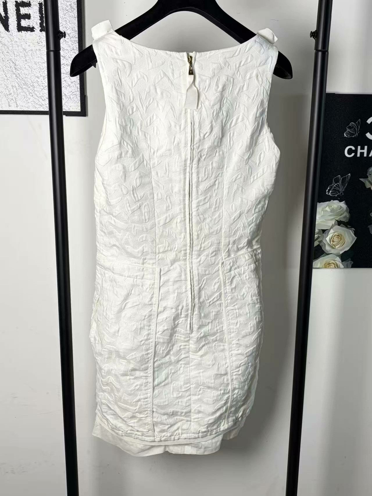 Louis Vuitton Louis Vuitton White T-Shirt M Women Size M / US 6-8 / IT 42-44 - 2 Thumbnail