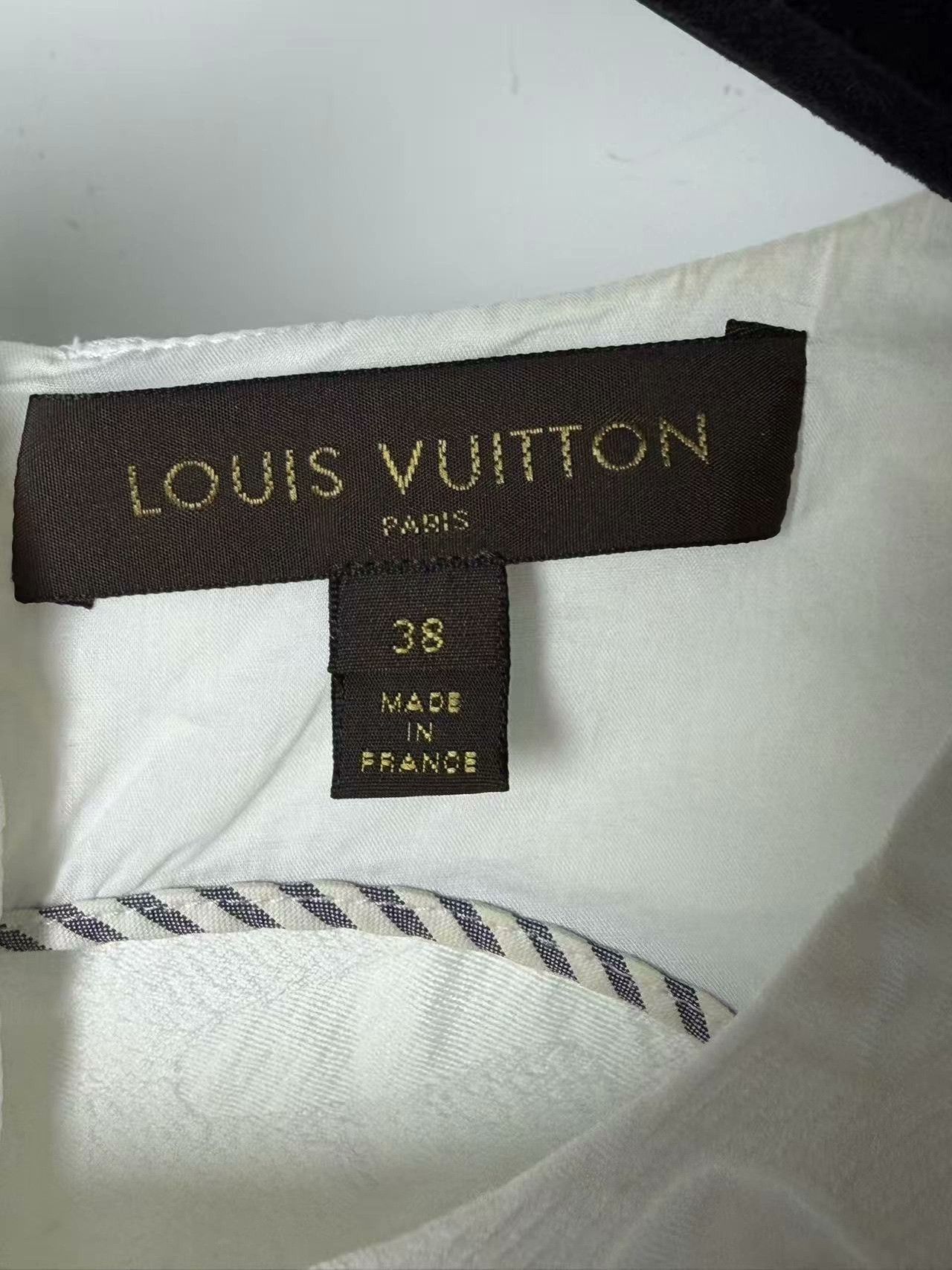 Louis Vuitton Louis Vuitton White T-Shirt M Women Size M / US 6-8 / IT 42-44 - 4 Thumbnail