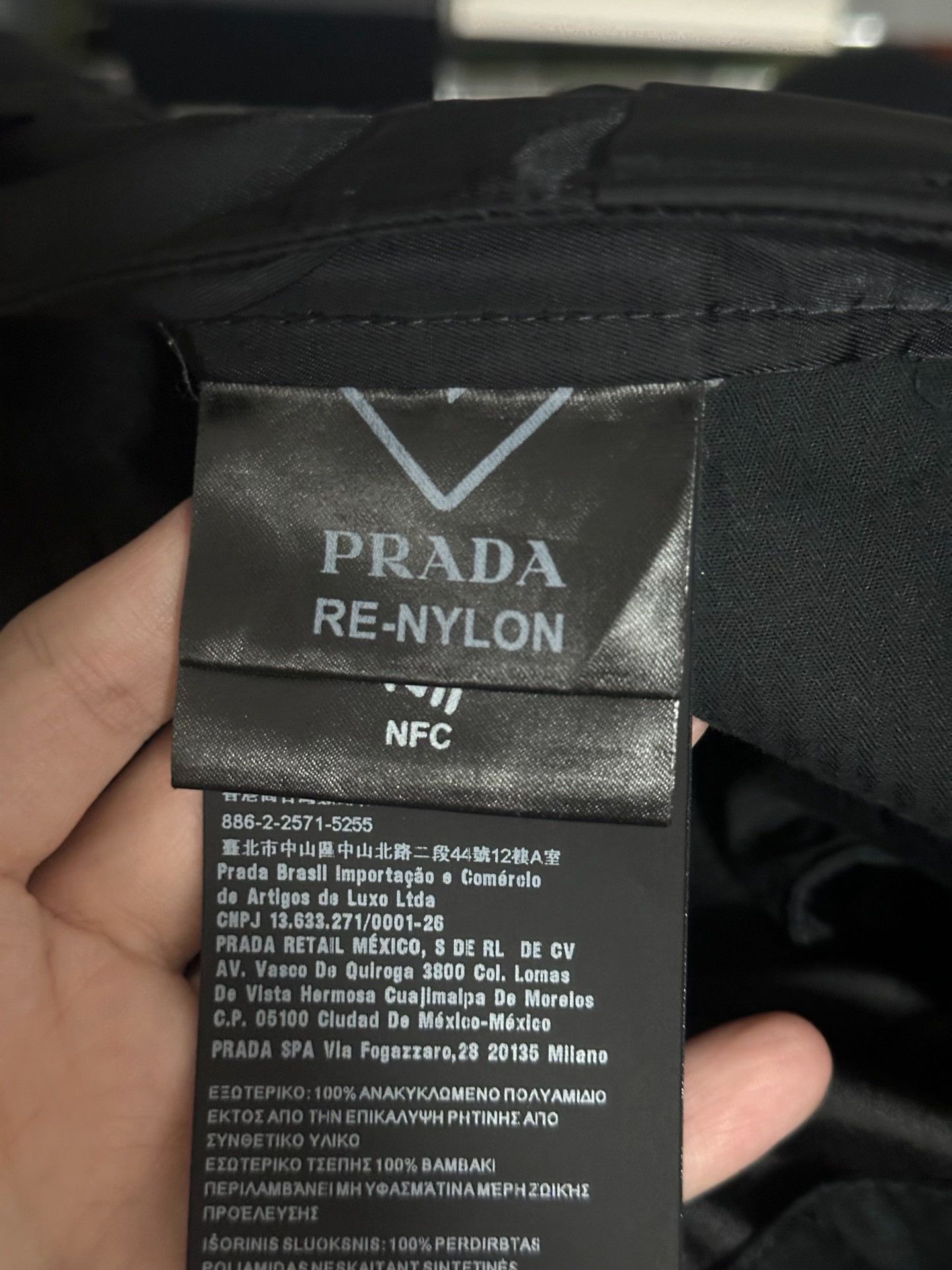 Prada Prada Enamel Logo Re-Nylon Shorts 46 Size US 30 / EU 46 - 3 Thumbnail