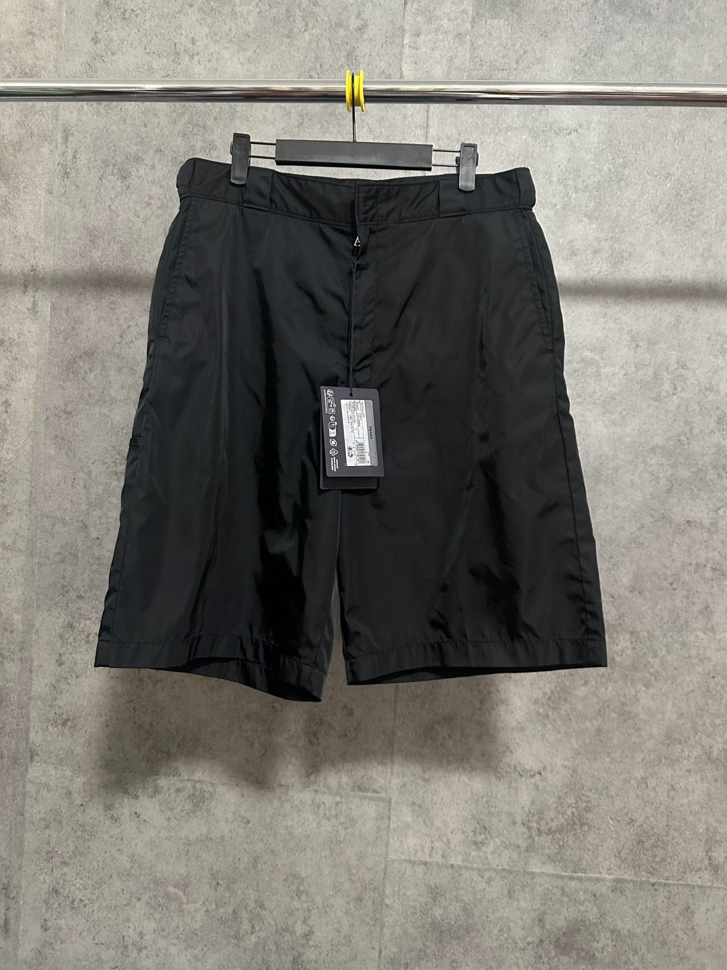 Prada Prada Enamel Logo Re-Nylon Shorts 46 Size US 30 / EU 46 - 5 Thumbnail
