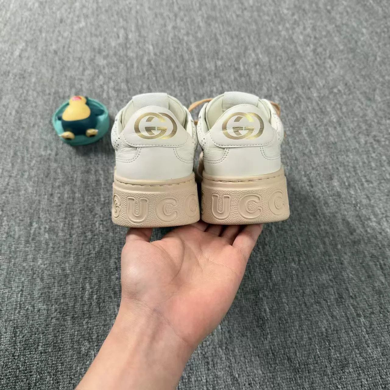 Gucci Gucci White Chunky B Sneakers 37 Size US 7 / IT 37 - 3 Thumbnail