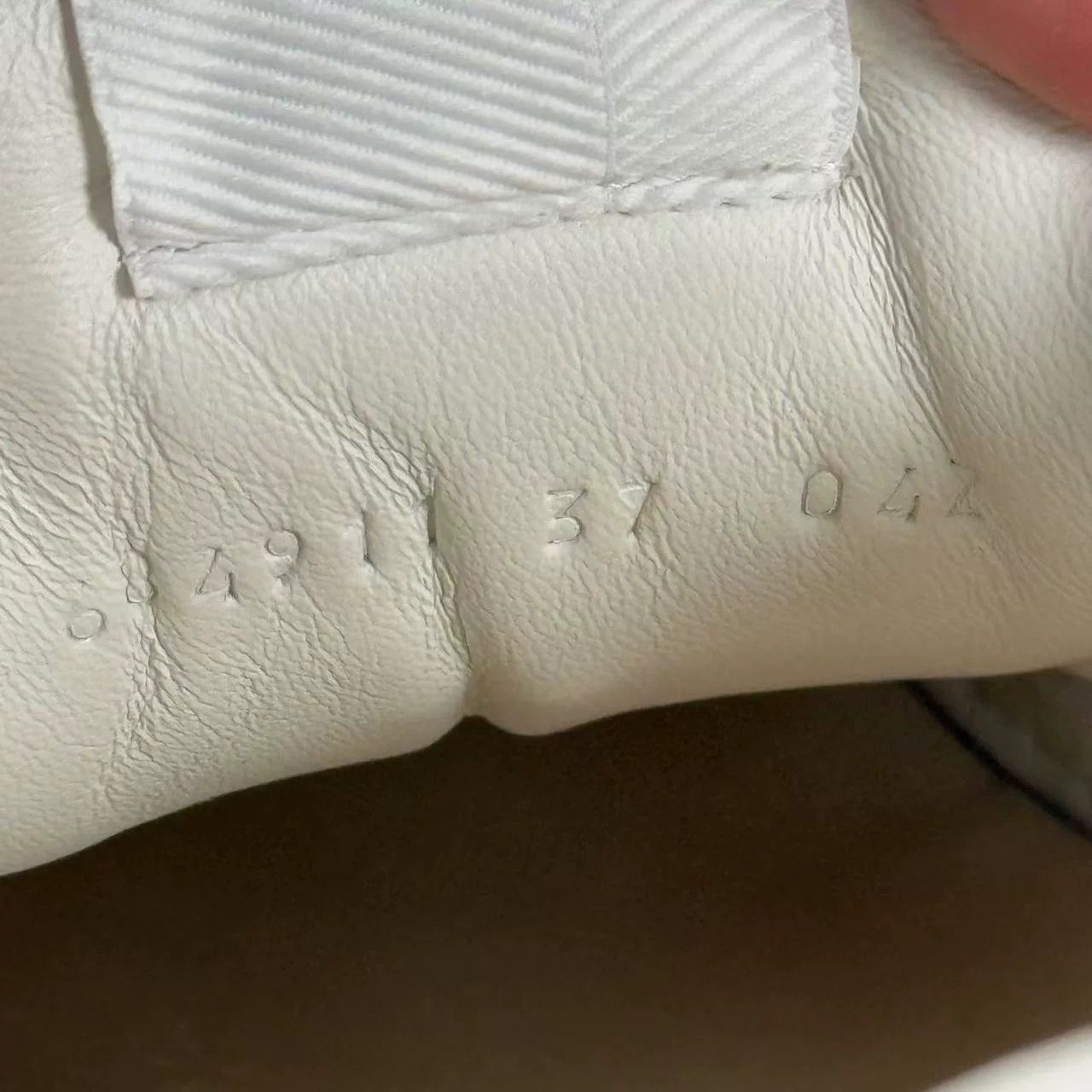 Gucci Gucci White Chunky B Sneakers 37 Size US 7 / IT 37 - 5 Thumbnail