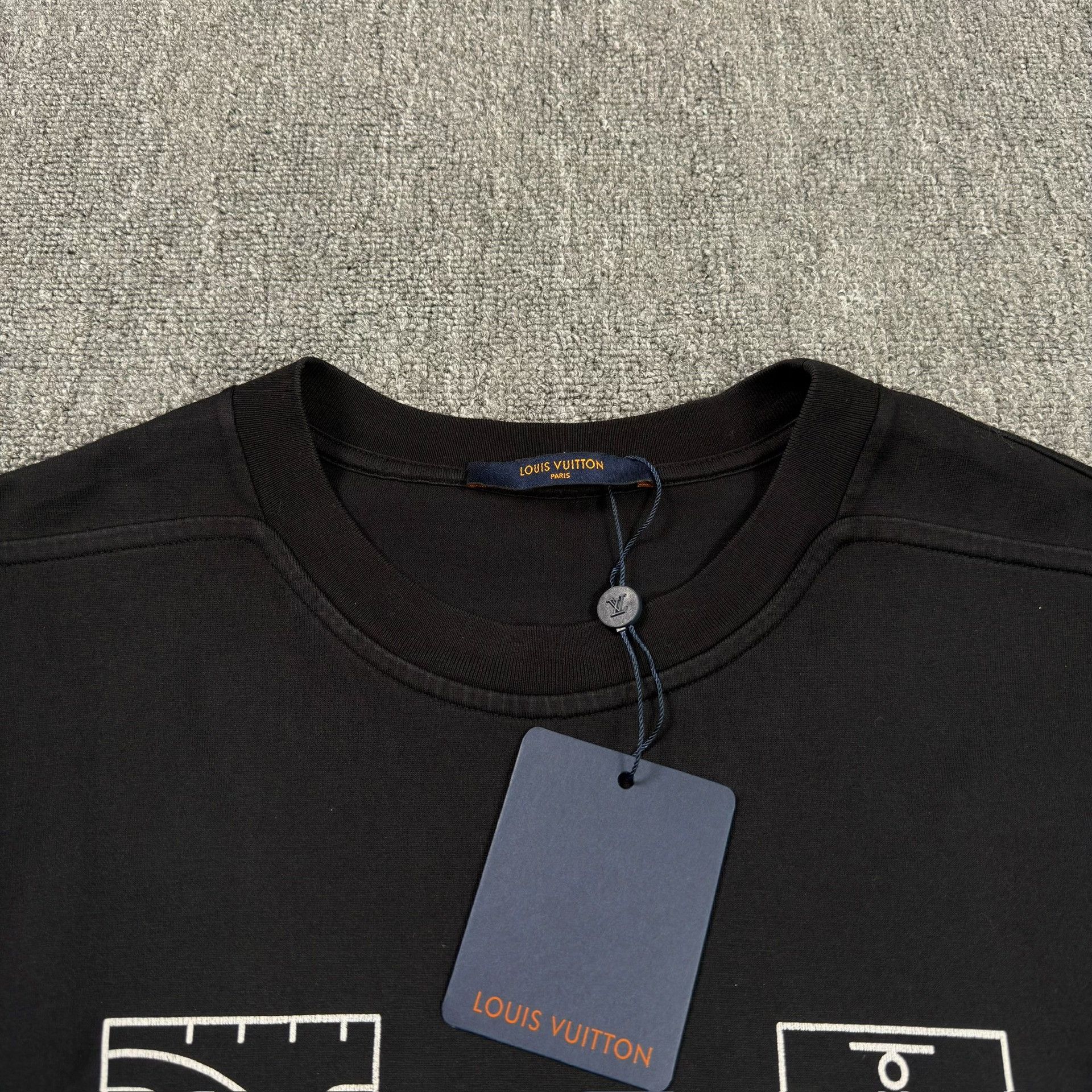 Louis Vuitton Louis Vuitton x NBA Logo T-Shirt Size L Size US L / EU 52-54 / 3 - 3 Thumbnail