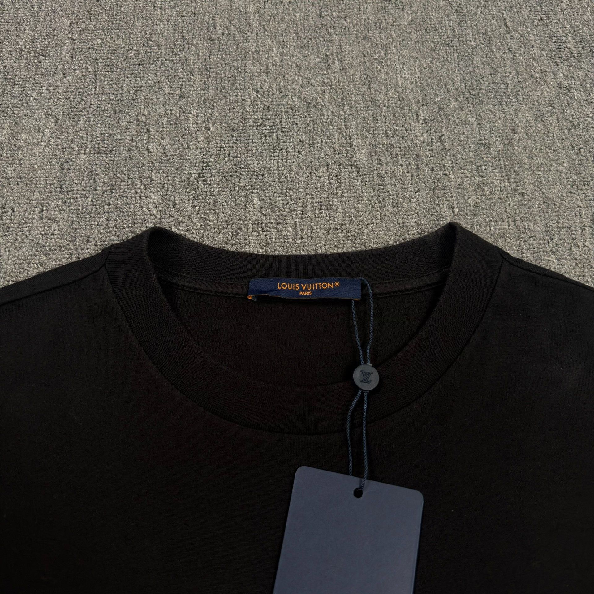 Louis Vuitton Louis Vuitton Gradient Monogram T-Shirt XL Size US XL / EU 56 / 4 - 3 Thumbnail