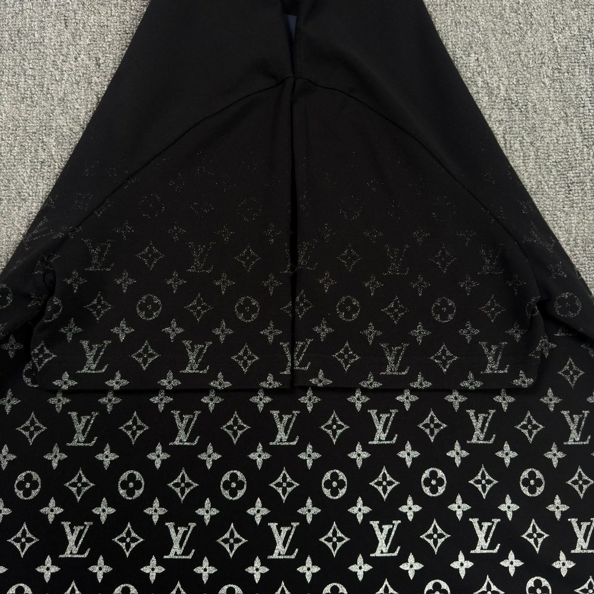 Louis Vuitton Louis Vuitton Gradient Monogram T-Shirt XL Size US XL / EU 56 / 4 - 4 Thumbnail