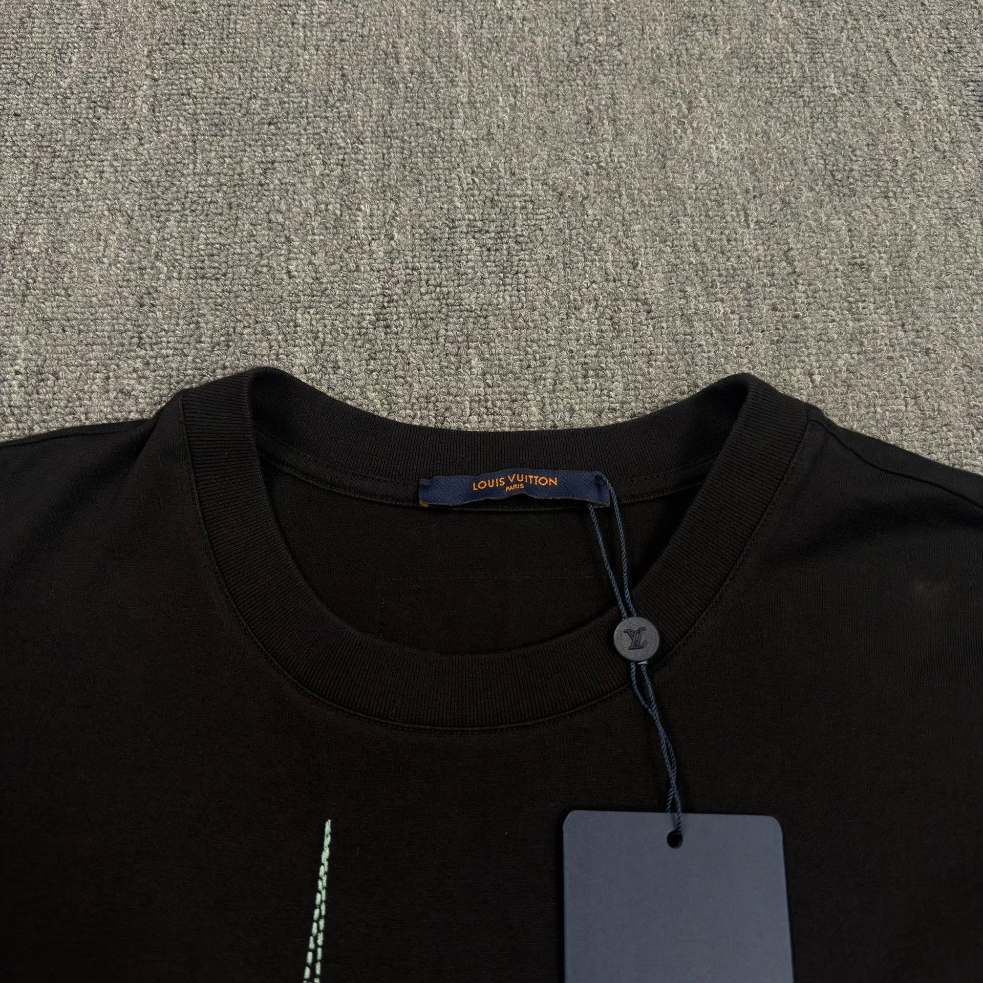 Louis Vuitton Louis Vuitton Heartbeat Logo T-Shirt M Size US M / EU 48-50 / 2 - 3 Thumbnail