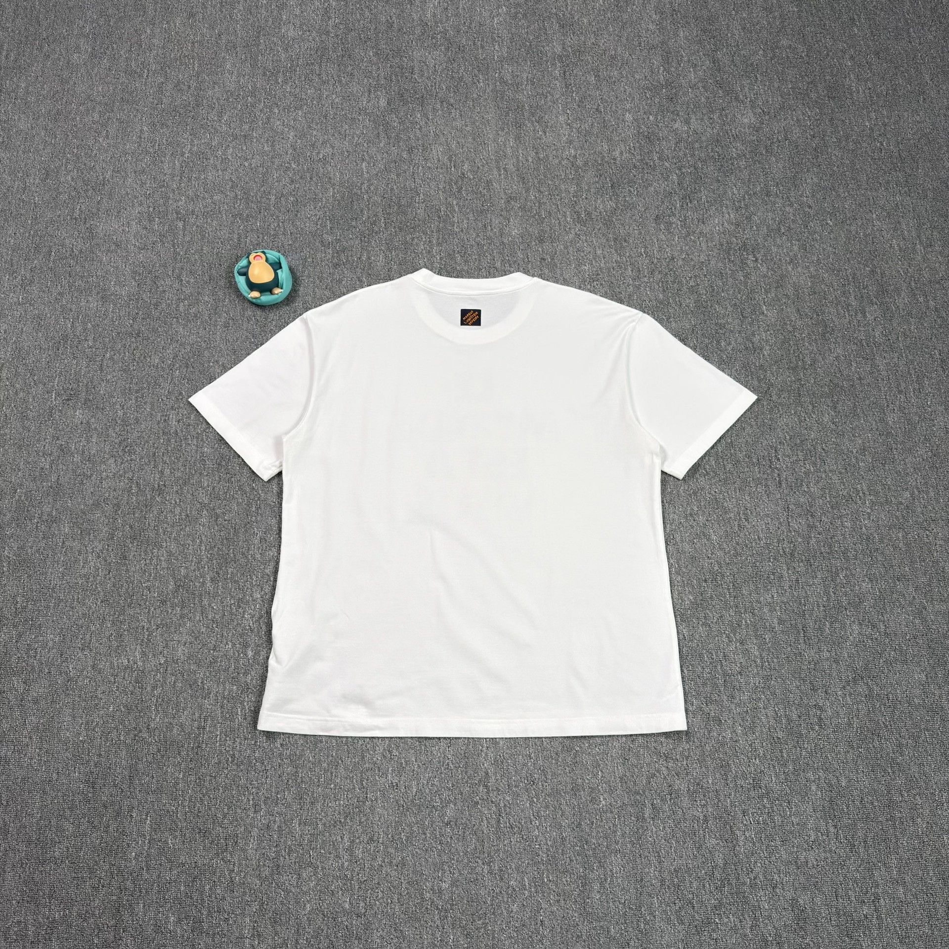Louis Vuitton Louis Vuitton Earth Print T-Shirt XXL Size US XXL / EU 58 / 5 - 2 Thumbnail