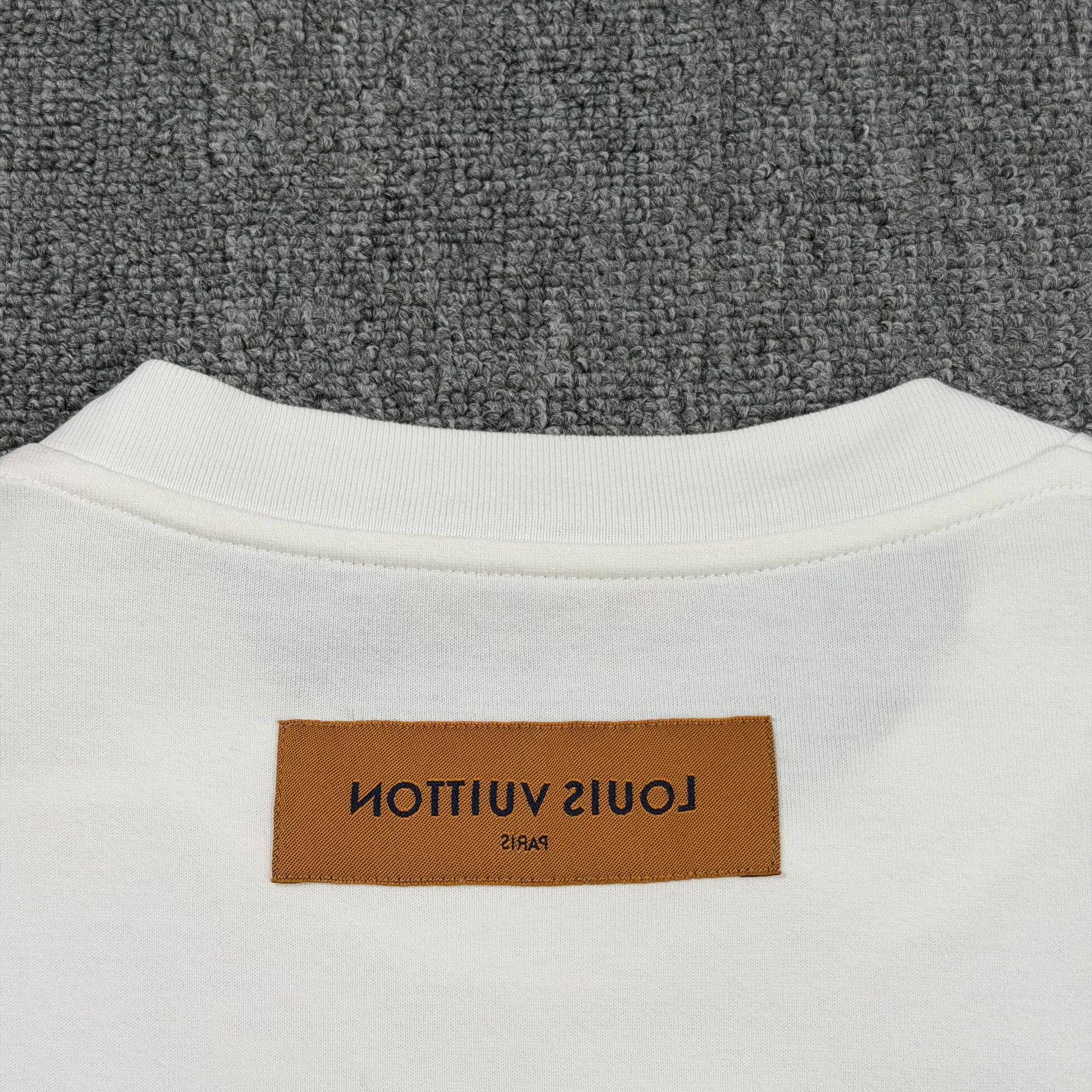 Louis Vuitton Louis Vuitton Fall House Graphic T-Shirt US S Size US S / EU 44-46 / 1 - 7 Thumbnail
