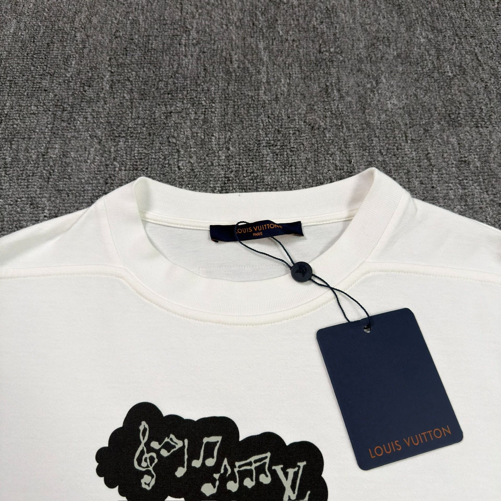 Louis Vuitton Louis Vuitton Fall House Graphic T-Shirt US S Size US S / EU 44-46 / 1 - 3 Thumbnail