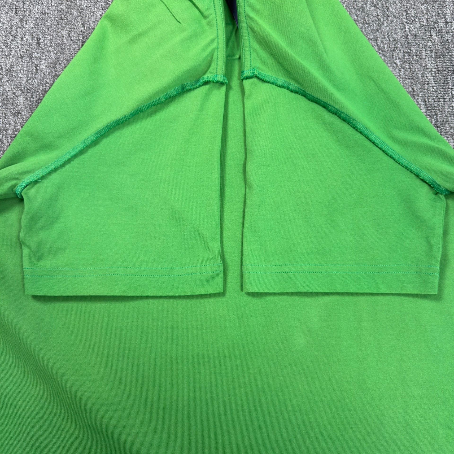 Louis Vuitton Louis Vuitton Embossed LV Logo T-Shirt Size M Size US M / EU 48-50 / 2 - 4 Thumbnail