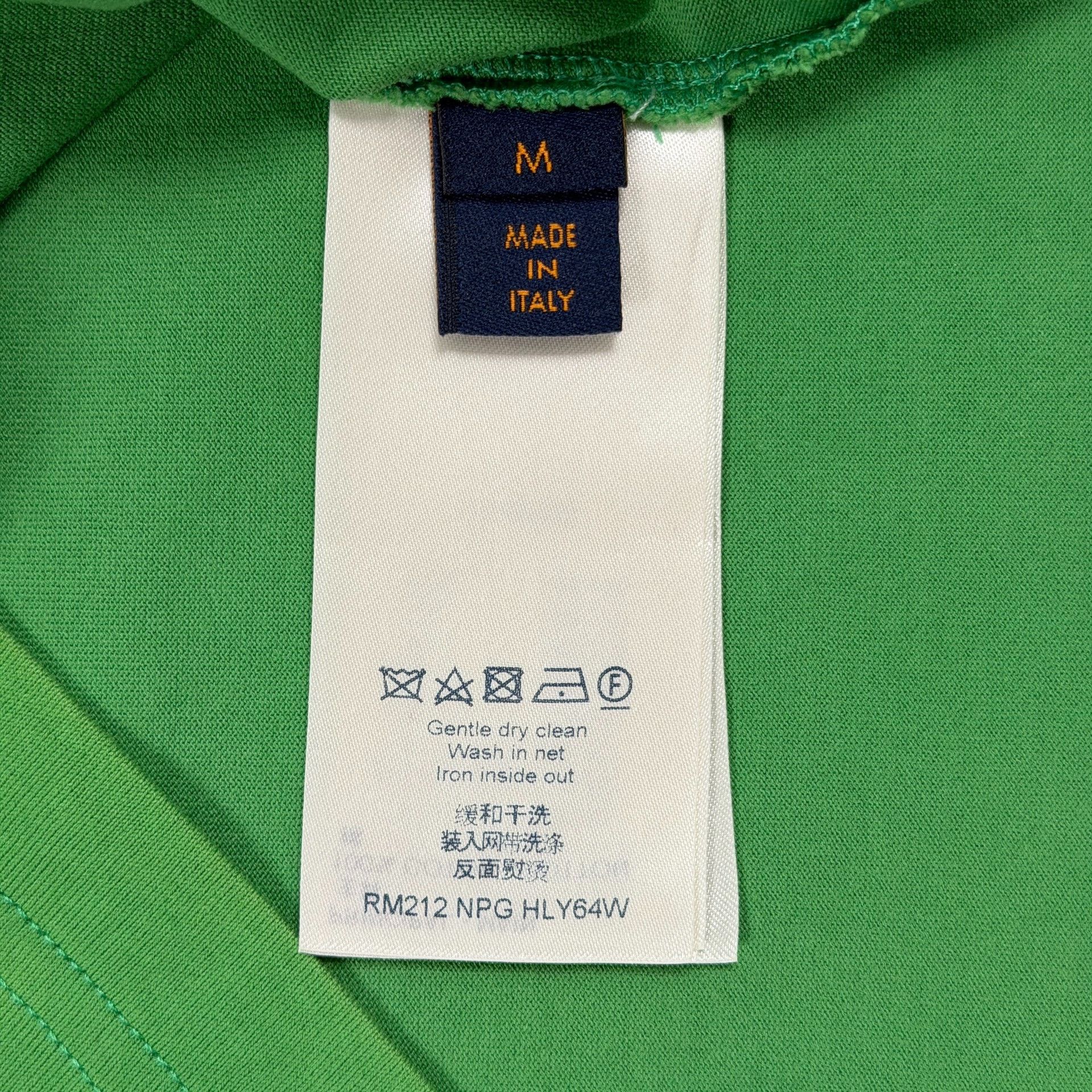 Louis Vuitton Louis Vuitton Embossed LV Logo T-Shirt Size M Size US M / EU 48-50 / 2 - 6 Thumbnail
