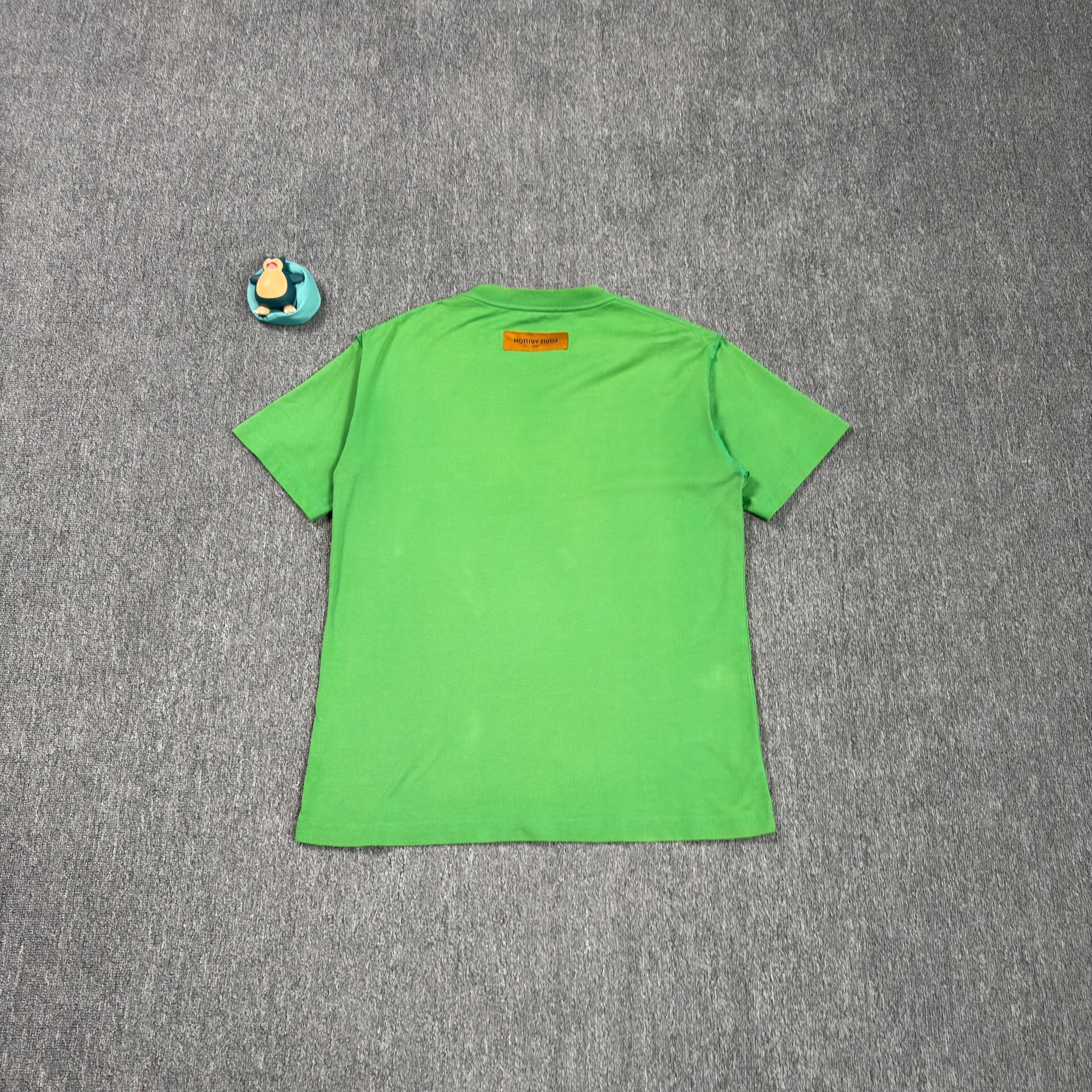 Louis Vuitton Louis Vuitton Embossed LV Logo T-Shirt Size M Size US M / EU 48-50 / 2 - 2 Thumbnail