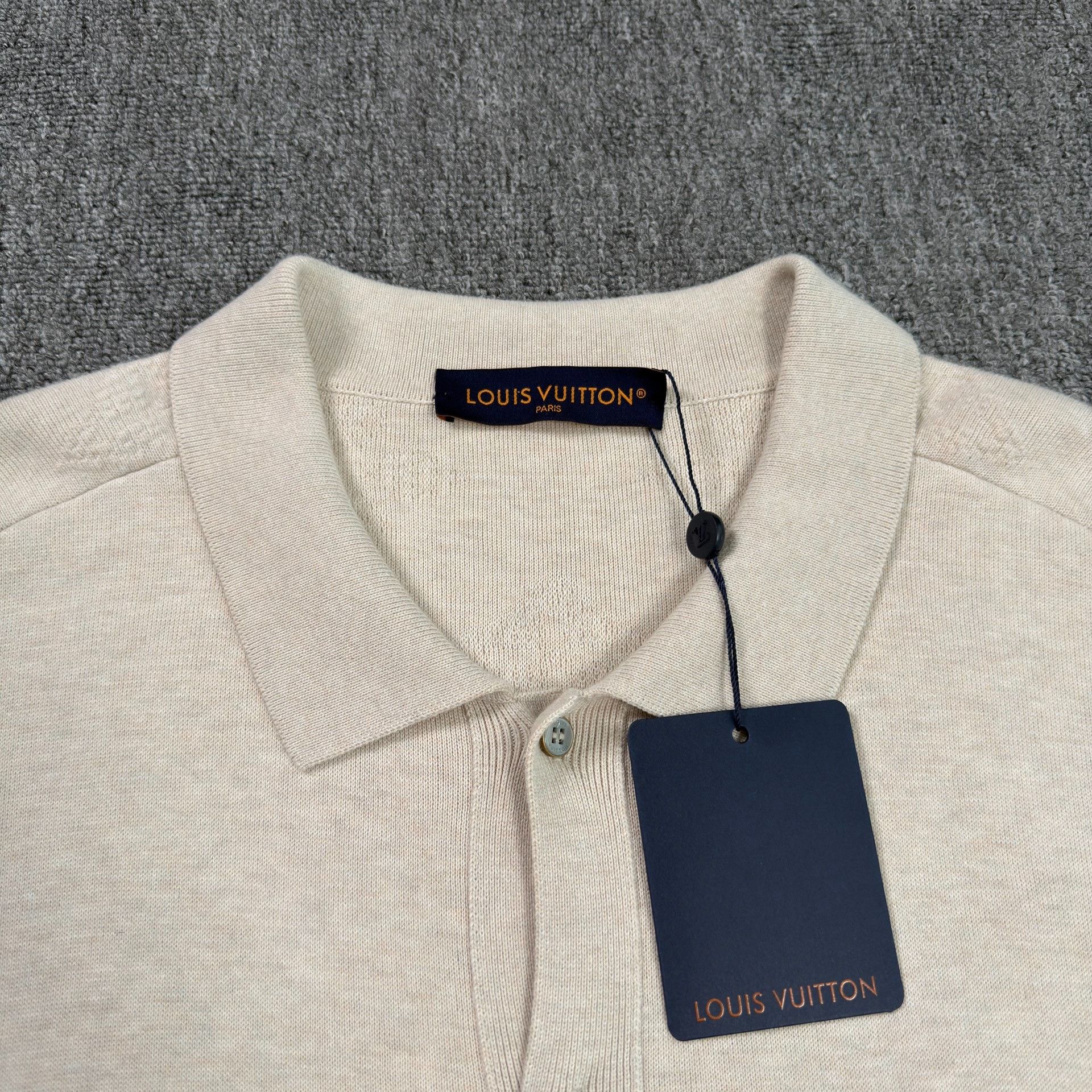 Louis Vuitton Louis Vuitton Beige Knit Short Sleeve Shirt XL Size US XL / EU 56 / 4 - 3 Thumbnail