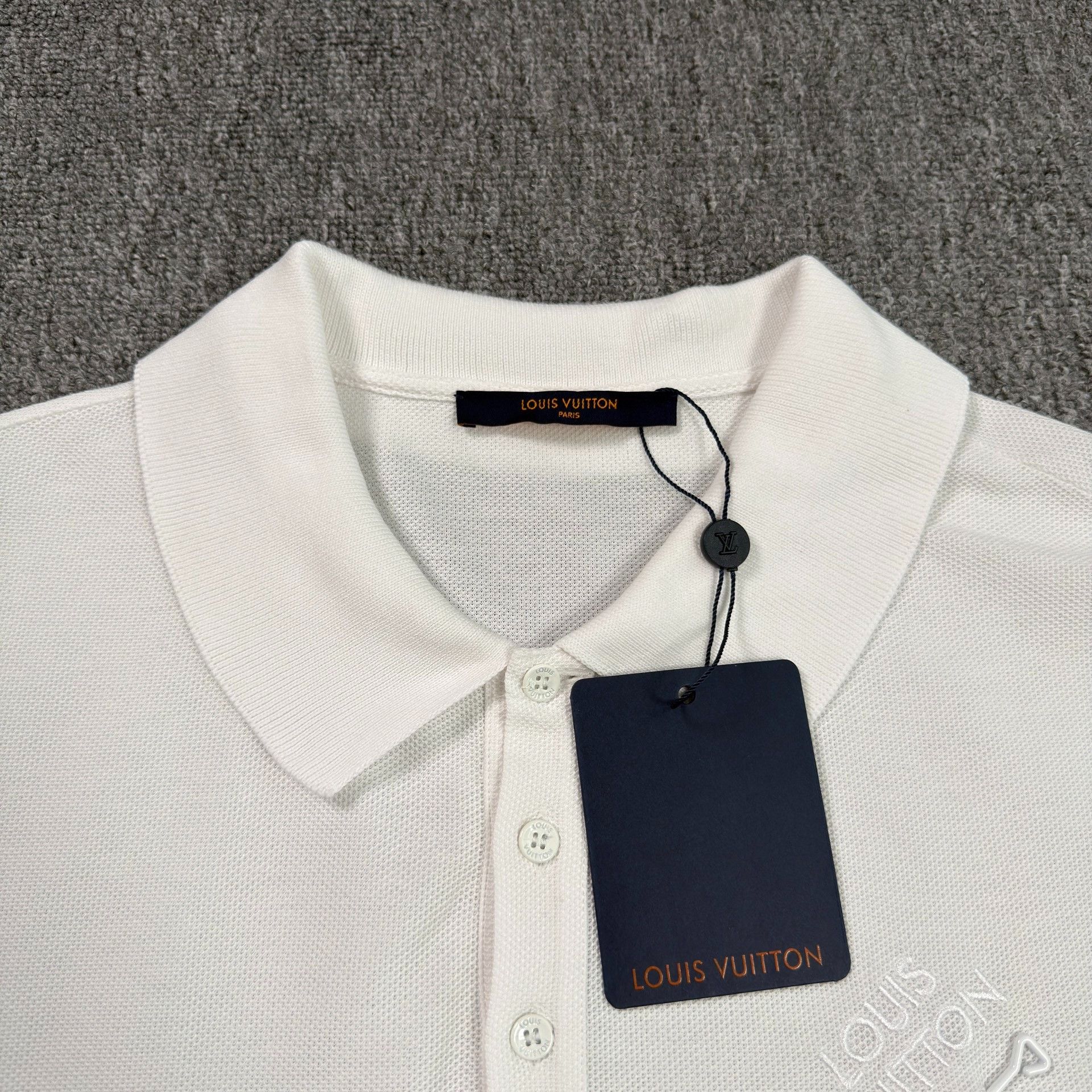 Louis Vuitton Louis Vuitton Embroidered Logo Pin Polo Size L Size US L / EU 52-54 / 3 - 3 Thumbnail