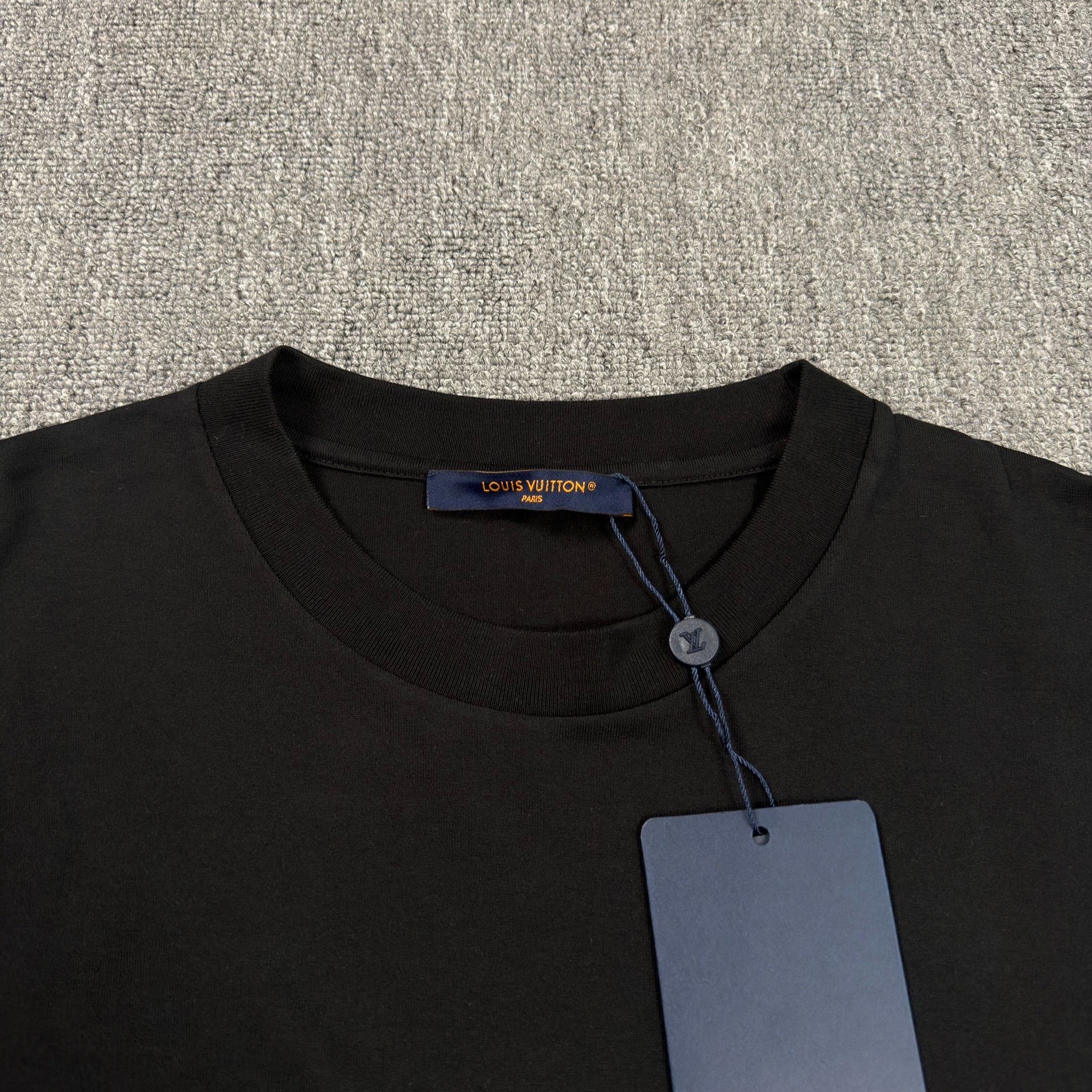Louis Vuitton Louis Vuitton Lovers Logo T-Shirt Size L Size US L / EU 52-54 / 3 - 3 Thumbnail