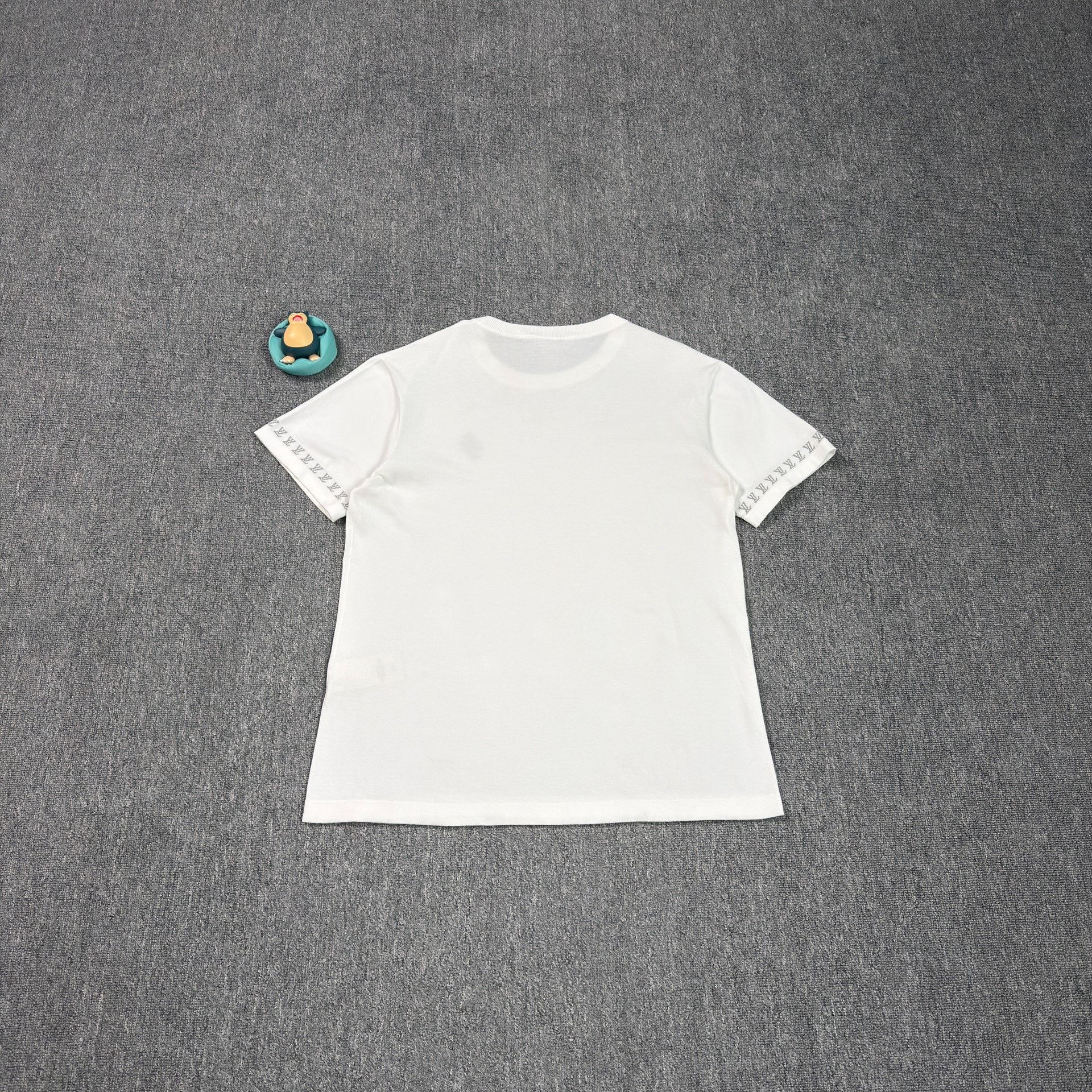 Louis Vuitton Louis Vuitton Monogram Cuff Knit T-Shirt M Size US M / EU 48-50 / 2 - 2 Thumbnail