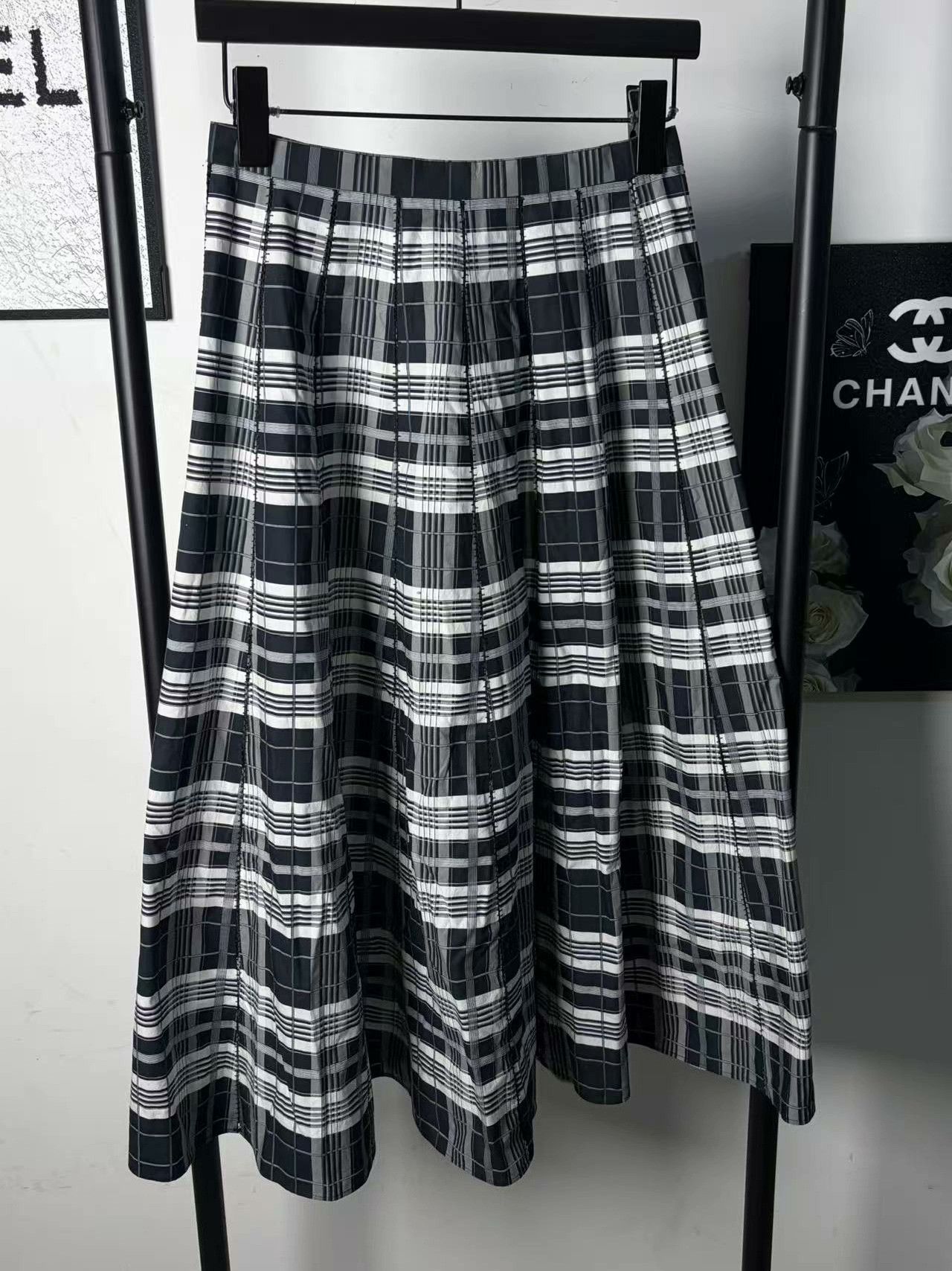 Dior Dior Plaid White Skirt 28 Women Size 28" / US 6 / IT 42 - 2 Thumbnail