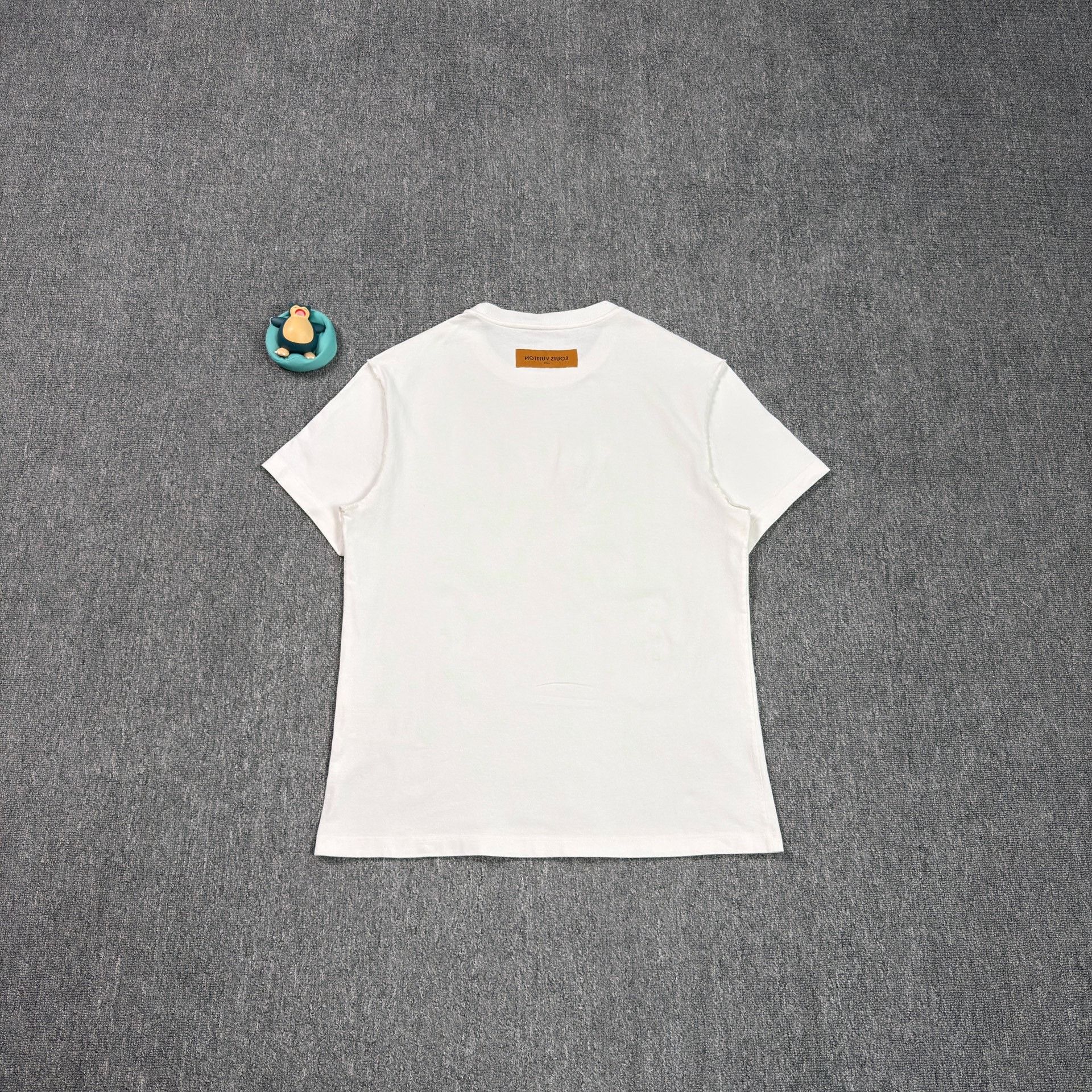 Louis Vuitton Louis Vuitton Neon Logo All-Over Print T-Shirt L Size US L / EU 52-54 / 3 - 2 Thumbnail