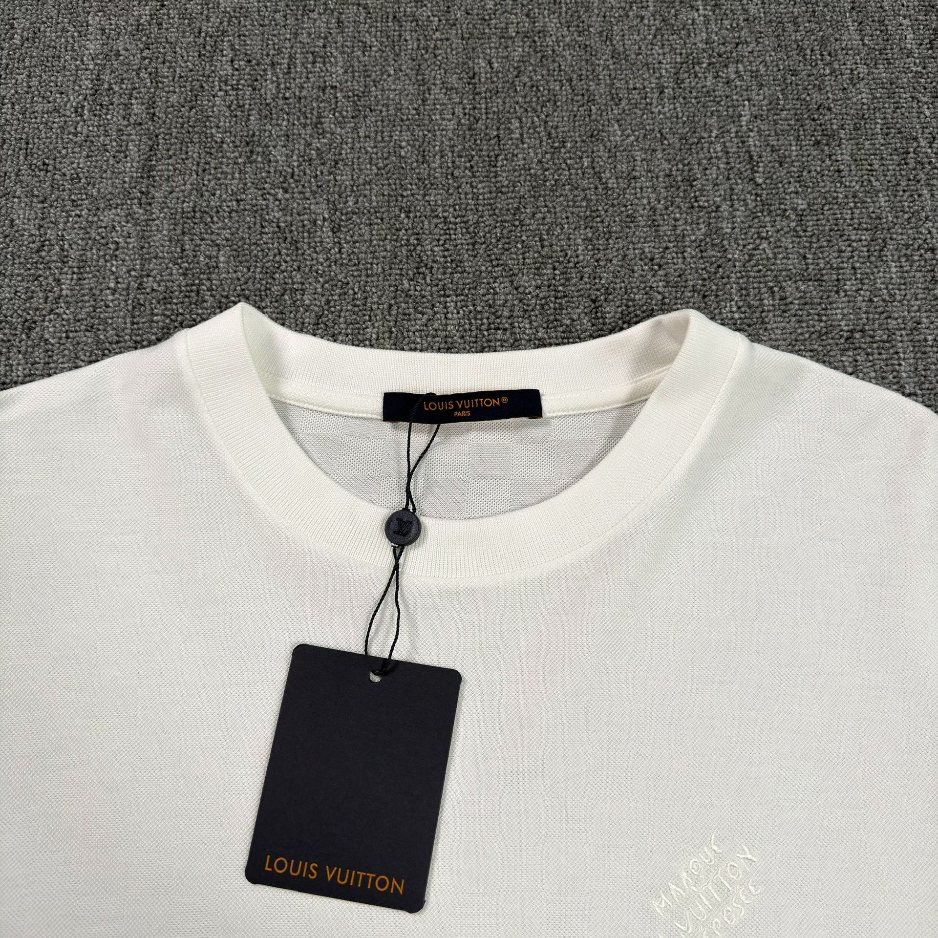 Louis Vuitton Louis Vuitton Damier Embroidered T-Shirt L Size US L / EU 52-54 / 3 - 2 Thumbnail