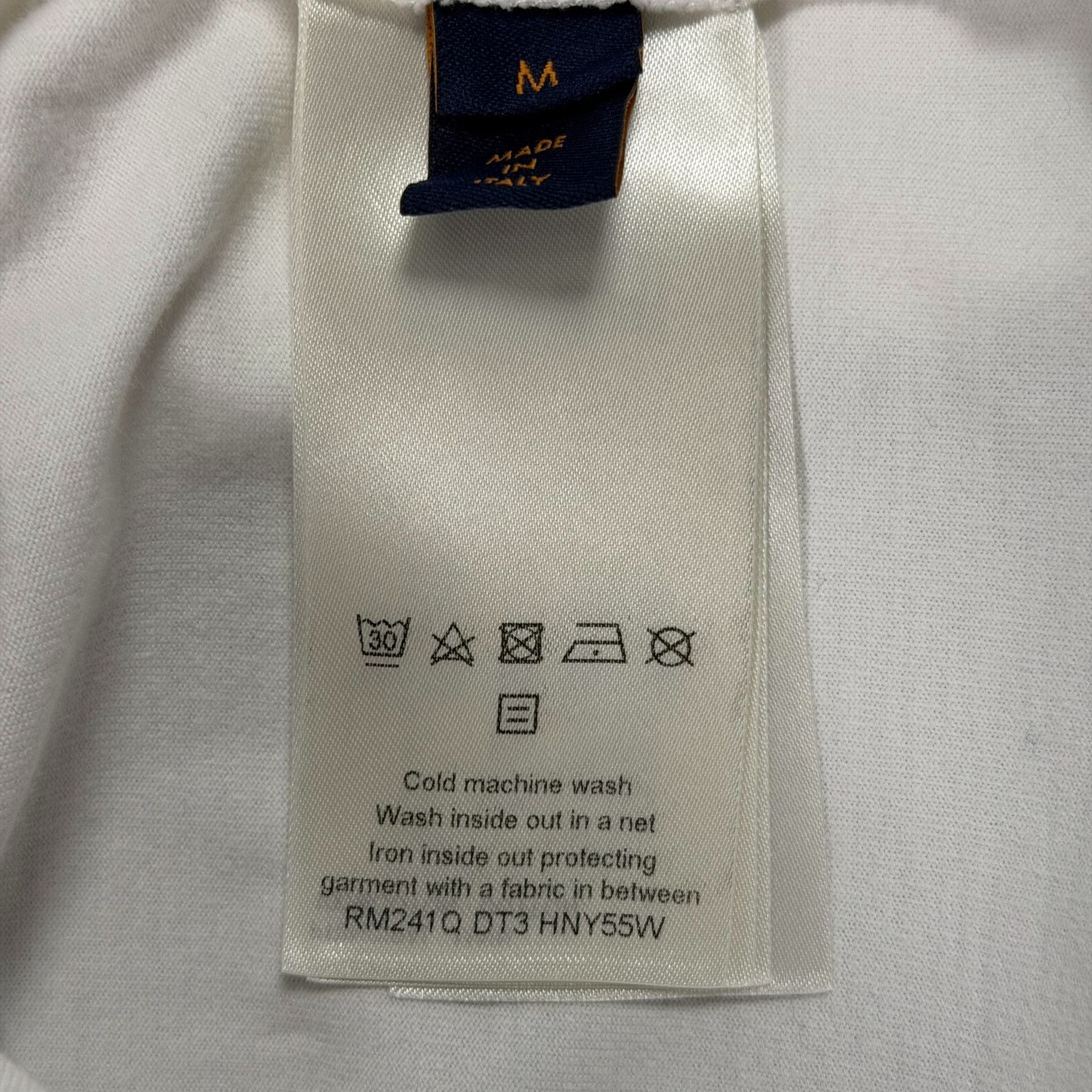 Louis Vuitton Louis Vuitton Embossed LV Logo T-Shirt Size M Size US M / EU 48-50 / 2 - 5 Thumbnail