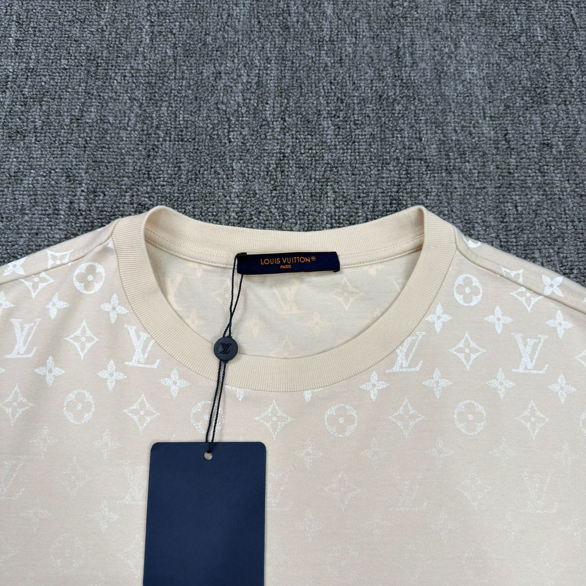 Louis Vuitton Louis Vuitton Monogram Gradient T-Shirt M Size US M / EU 48-50 / 2 - 3 Thumbnail