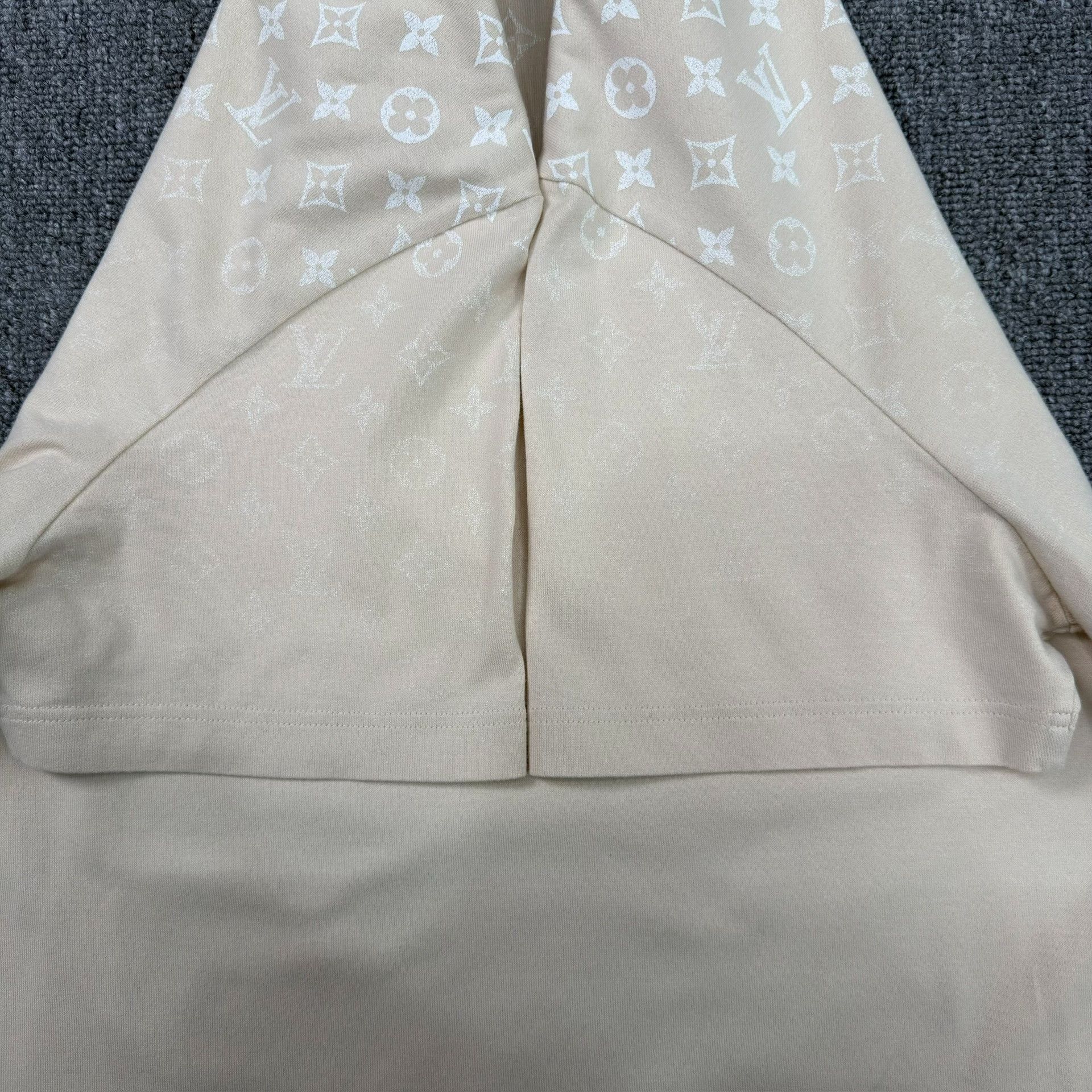 Louis Vuitton Louis Vuitton Monogram Gradient T-Shirt M Size US M / EU 48-50 / 2 - 4 Thumbnail