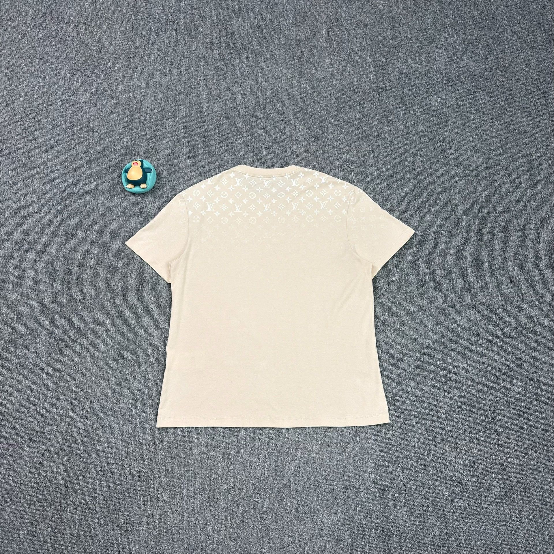 Louis Vuitton Louis Vuitton Monogram Gradient T-Shirt M Size US M / EU 48-50 / 2 - 2 Thumbnail