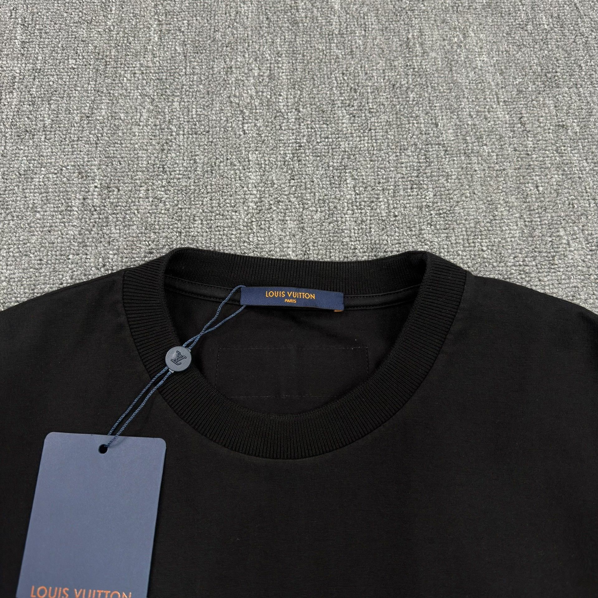 Louis Vuitton Louis Vuitton Gesture Graphic T-Shirt US L Size US L / EU 52-54 / 3 - 3 Thumbnail