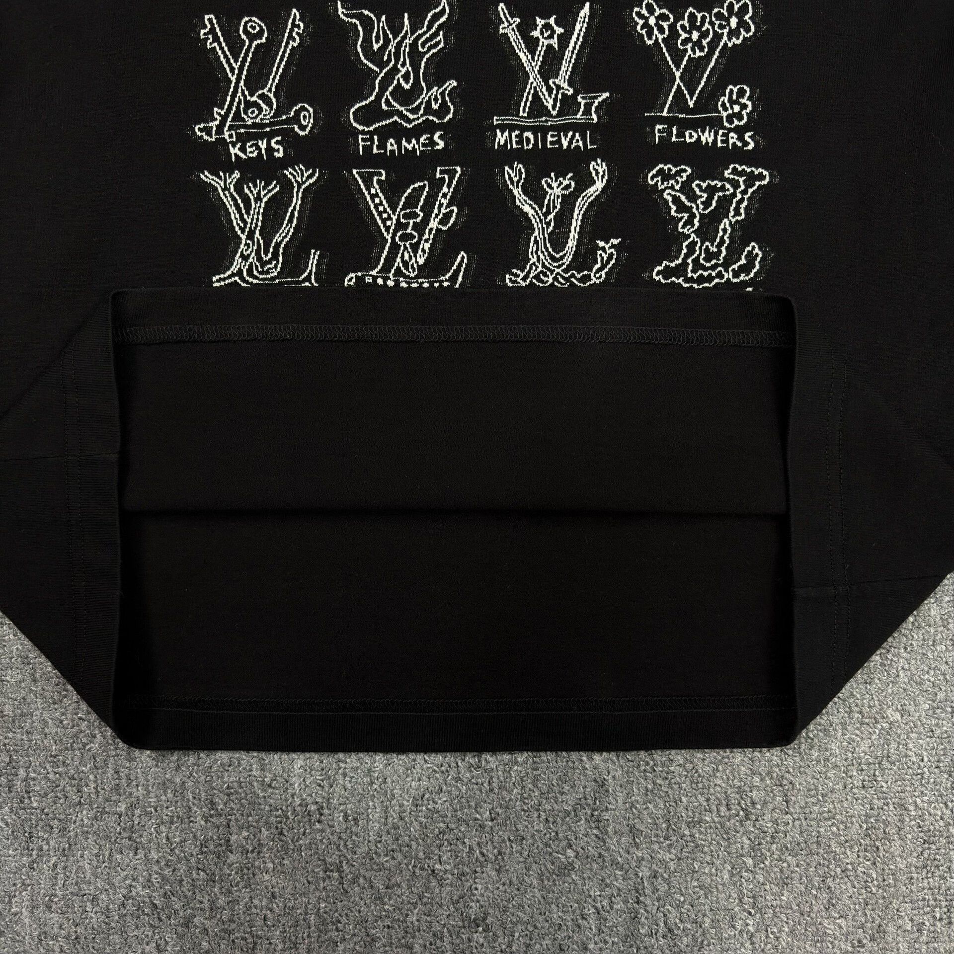Louis Vuitton Louis Vuitton Gesture Graphic T-Shirt US L Size US L / EU 52-54 / 3 - 5 Thumbnail