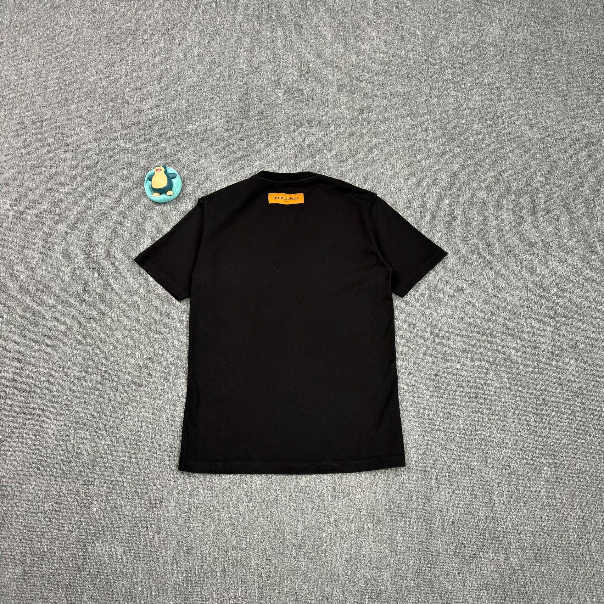 Louis Vuitton Louis Vuitton Gesture Graphic T-Shirt US L Size US L / EU 52-54 / 3 - 2 Thumbnail
