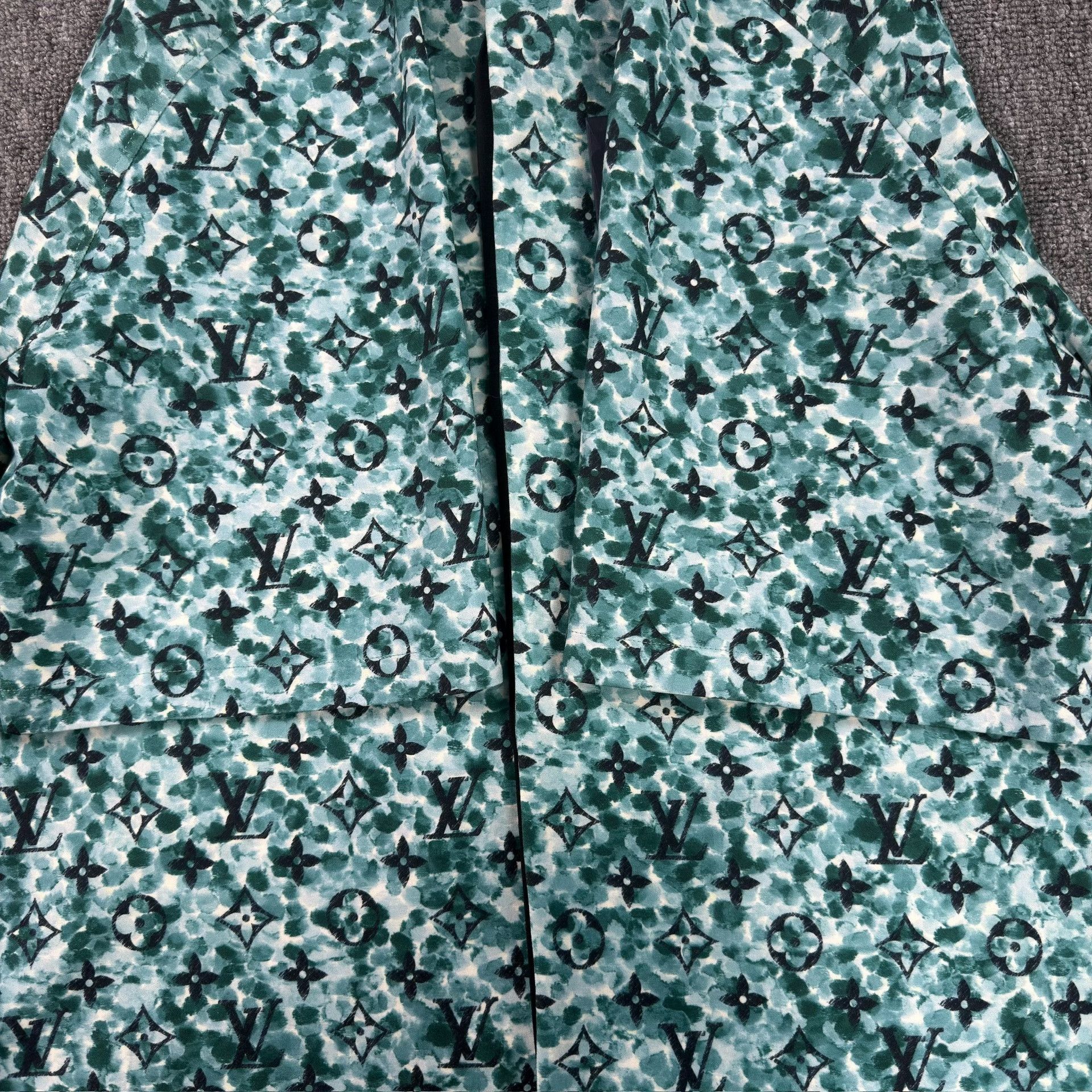 Louis Vuitton Louis Vuitton Pointillism Monogram Short Sleeve Shirt XL Size US XL / EU 56 / 4 - 4 Thumbnail