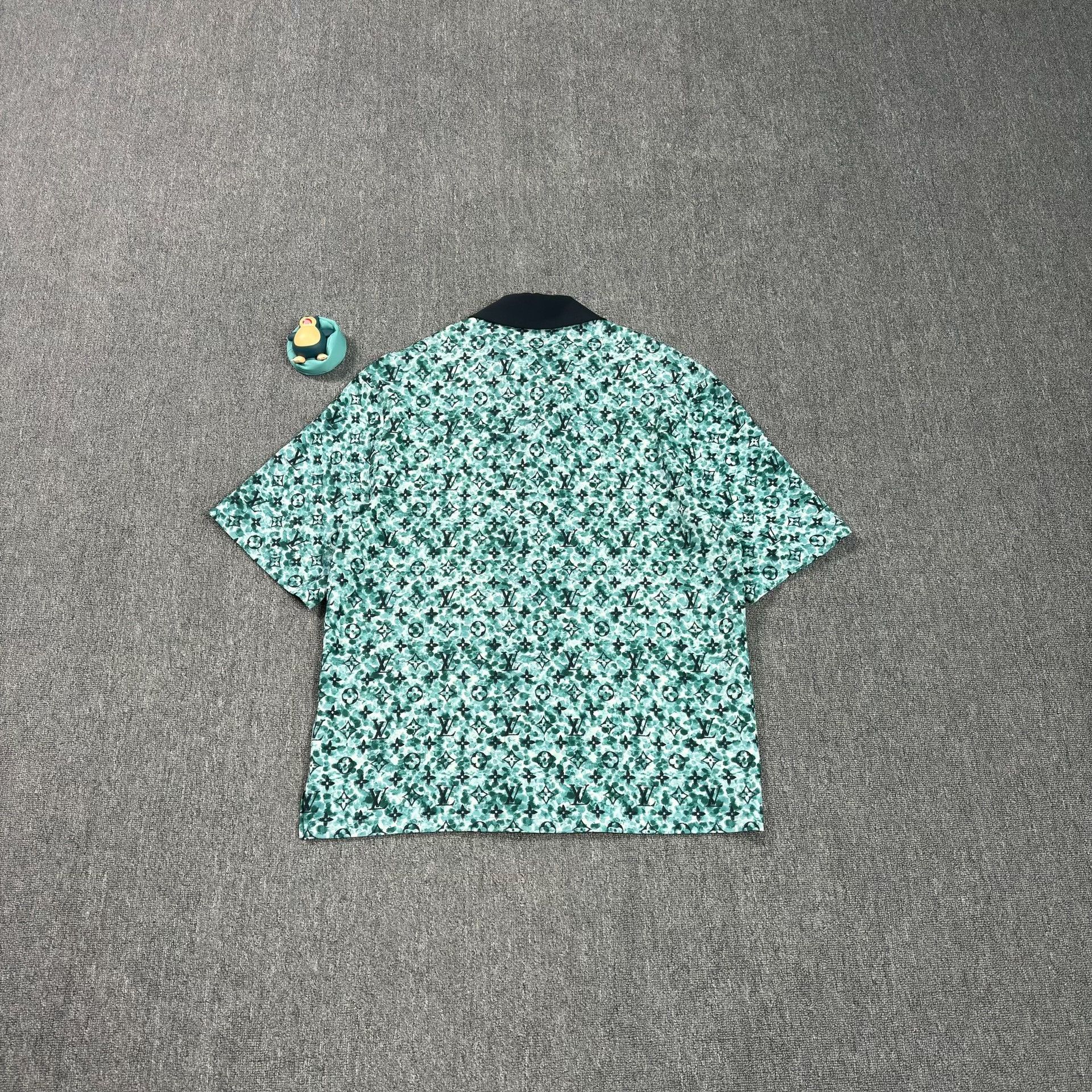 Louis Vuitton Louis Vuitton Pointillism Monogram Short Sleeve Shirt XL Size US XL / EU 56 / 4 - 2 Thumbnail