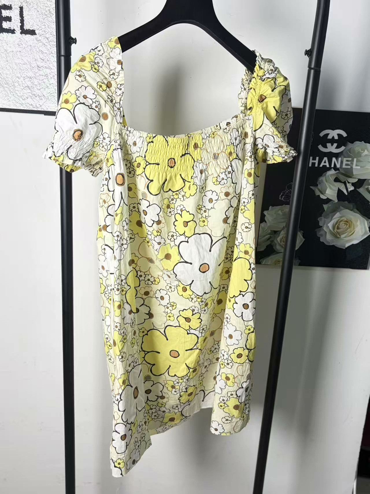 Miu Miu Miu Miu Floral White T-Shirt M Women Size M / US 6-8 / IT 42-44 - 2 Thumbnail