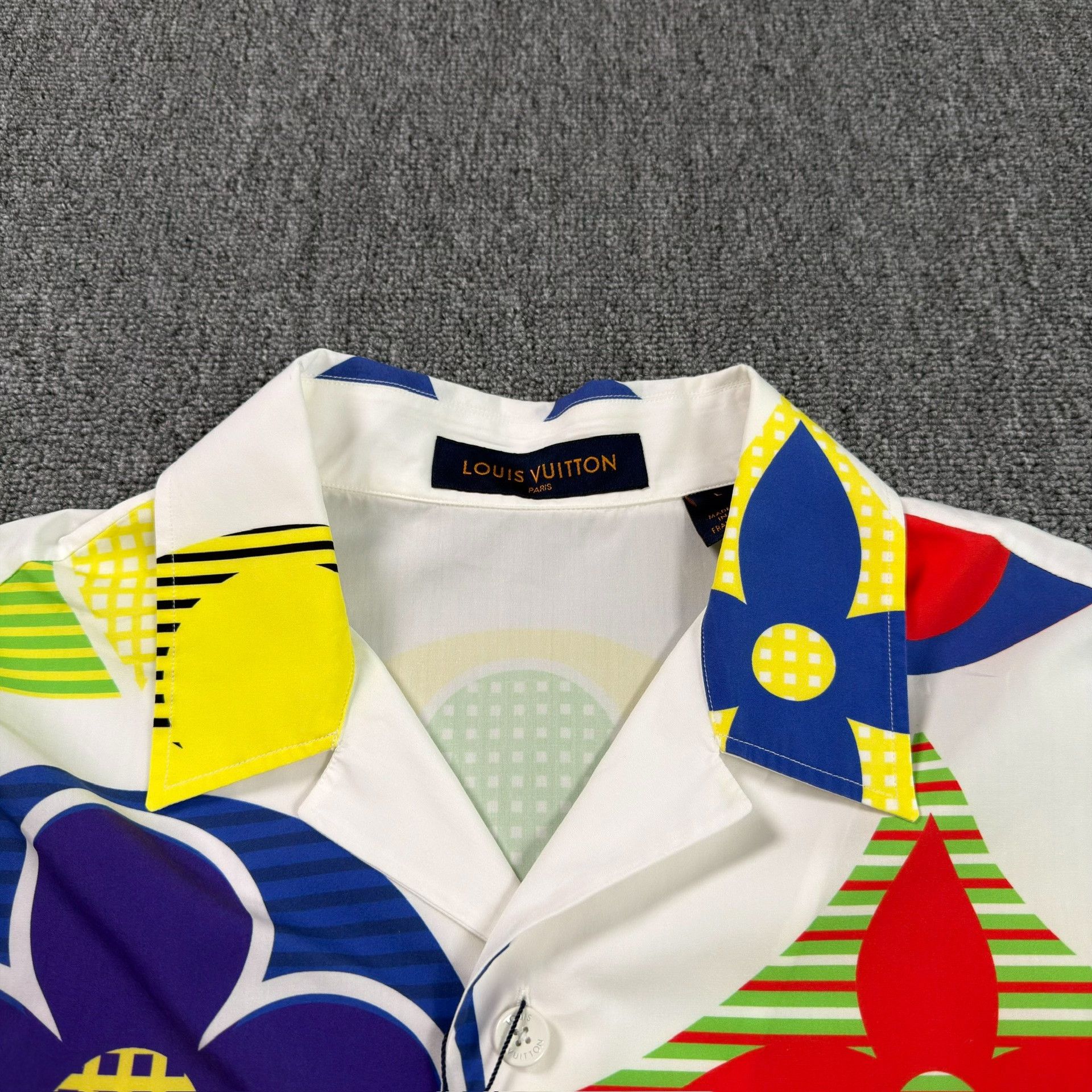 Louis Vuitton Louis Vuitton Multicolor Monogram Short Sleeve Shirt L Size US L / EU 52-54 / 3 - 2 Thumbnail