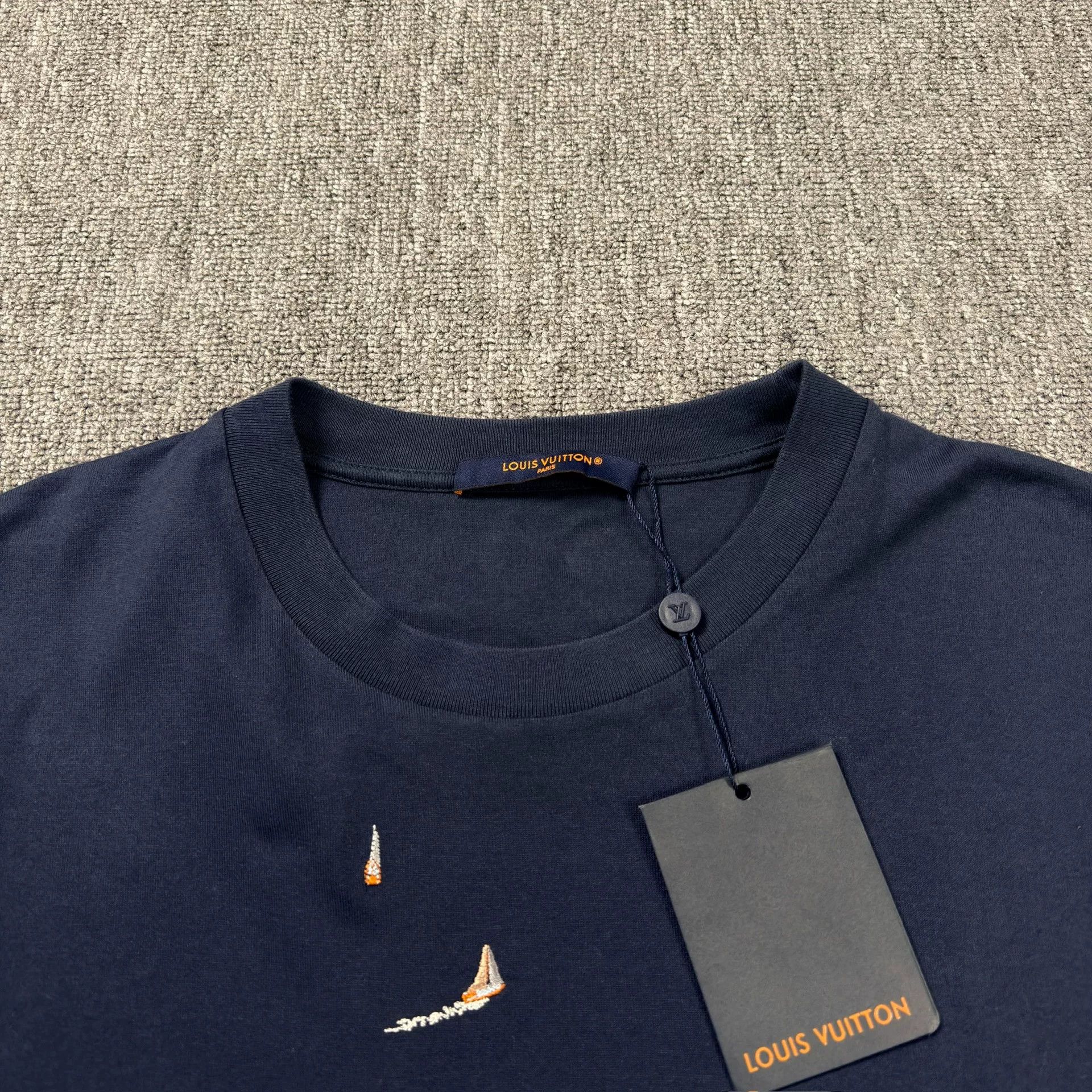 Louis Vuitton Louis Vuitton Embroidered Sailboat T-Shirt Size M Size US M / EU 48-50 / 2 - 2 Thumbnail