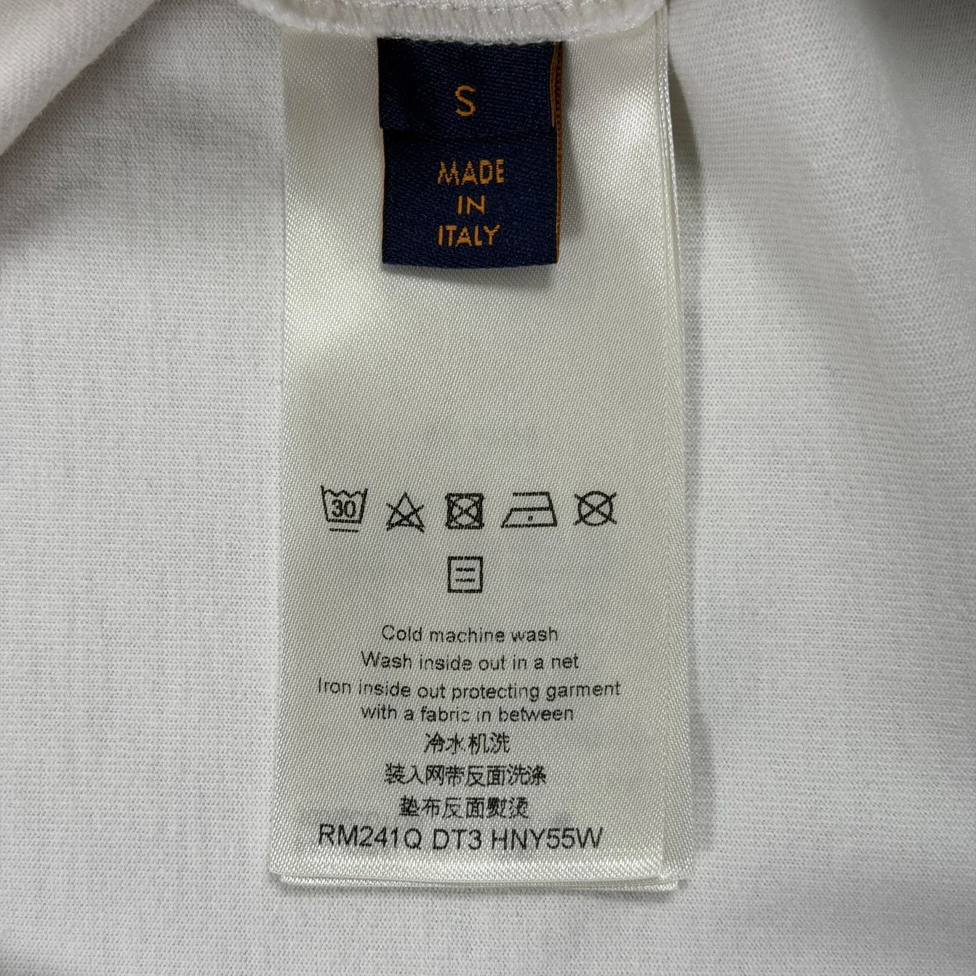 Louis Vuitton Louis Vuitton Embossed Logo T-Shirt US S Size US S / EU 44-46 / 1 - 6 Thumbnail