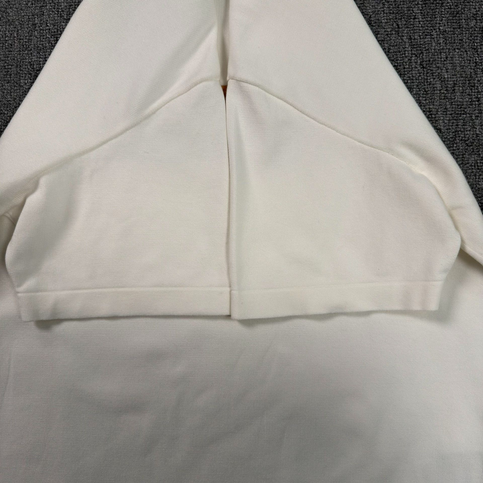 Louis Vuitton Louis Vuitton Leather Patch Knit T-Shirt Size M Size US M / EU 48-50 / 2 - 4 Thumbnail