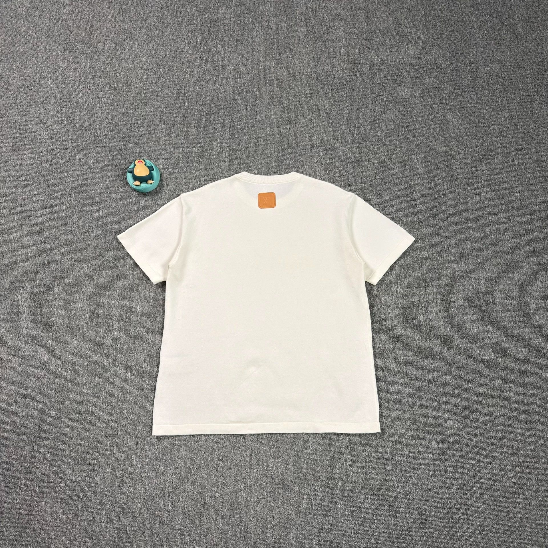 Louis Vuitton Louis Vuitton Leather Patch Knit T-Shirt Size M Size US M / EU 48-50 / 2 - 2 Thumbnail