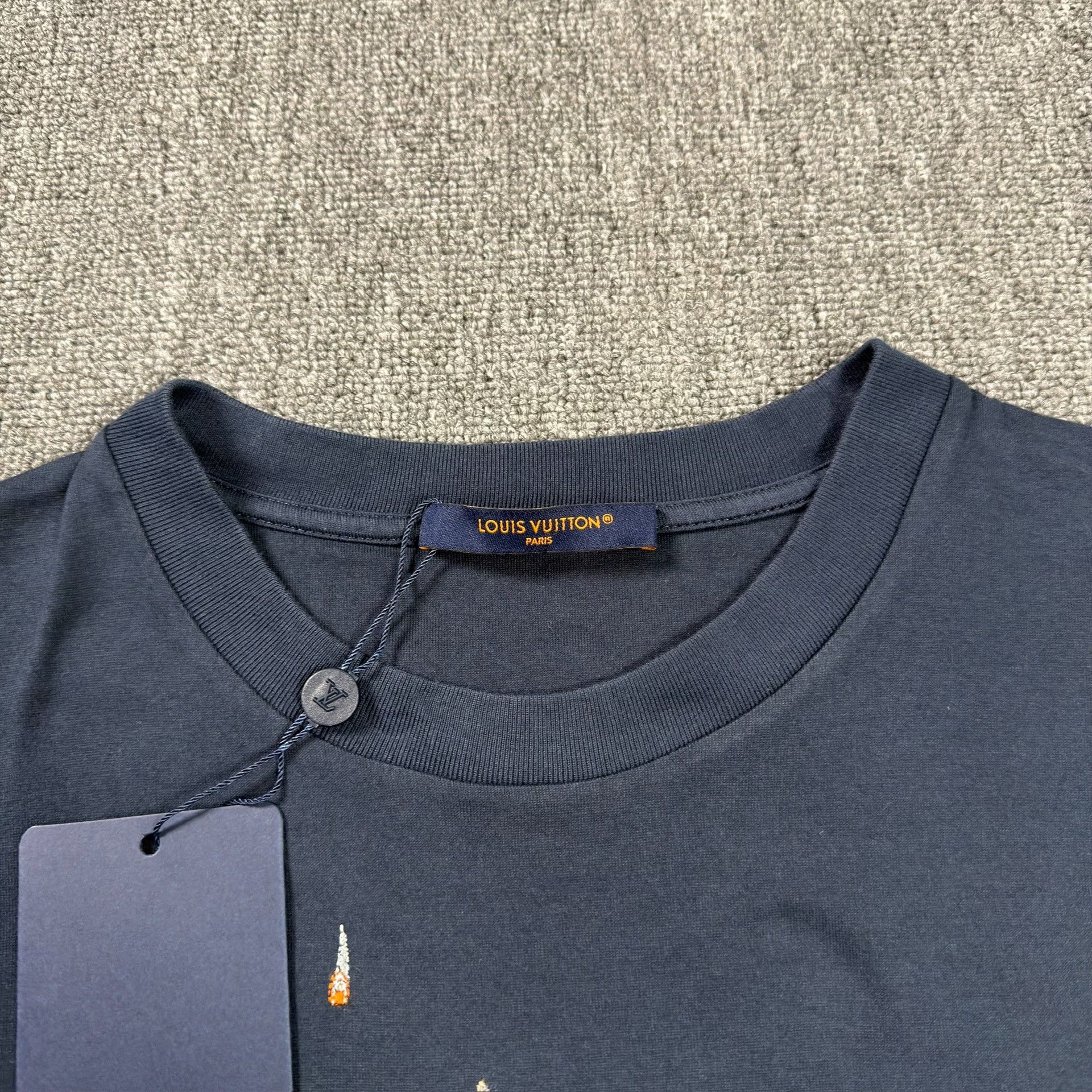 Louis Vuitton Louis Vuitton Sailboat Graphic T-Shirt Size M Size US M / EU 48-50 / 2 - 3 Thumbnail
