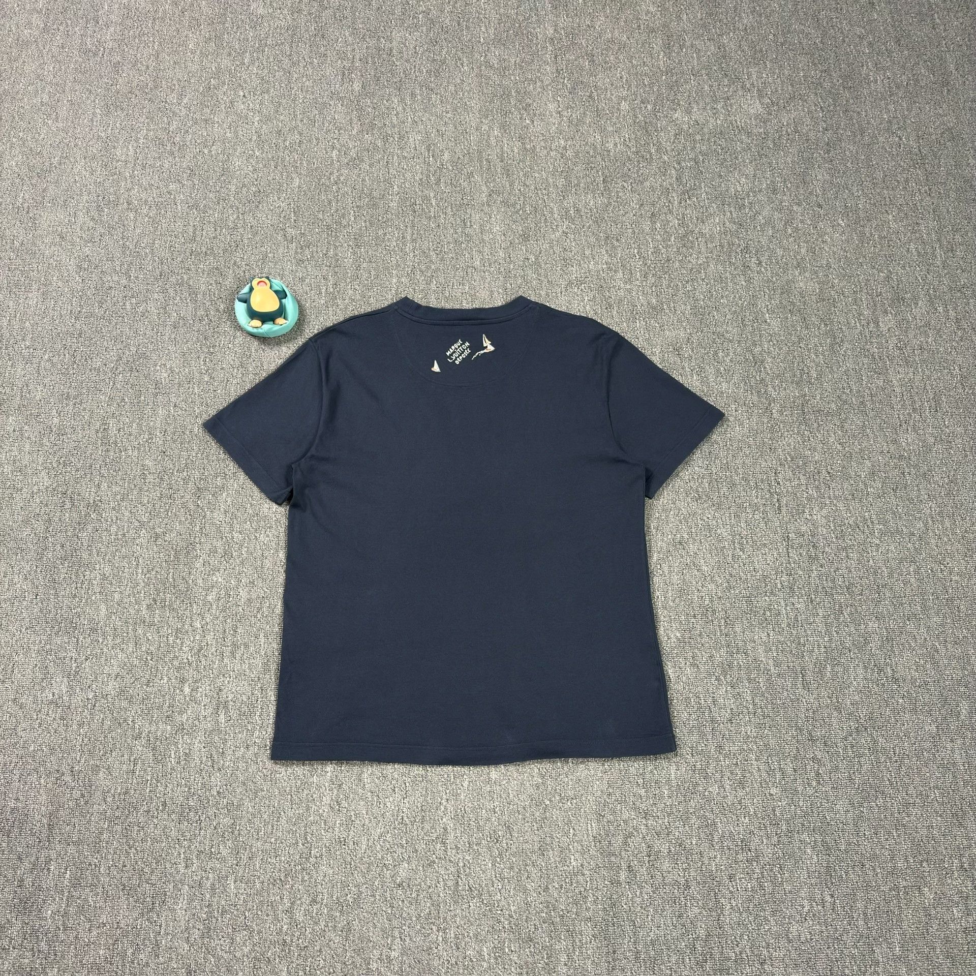 Louis Vuitton Louis Vuitton Sailboat Graphic T-Shirt Size M Size US M / EU 48-50 / 2 - 2 Thumbnail