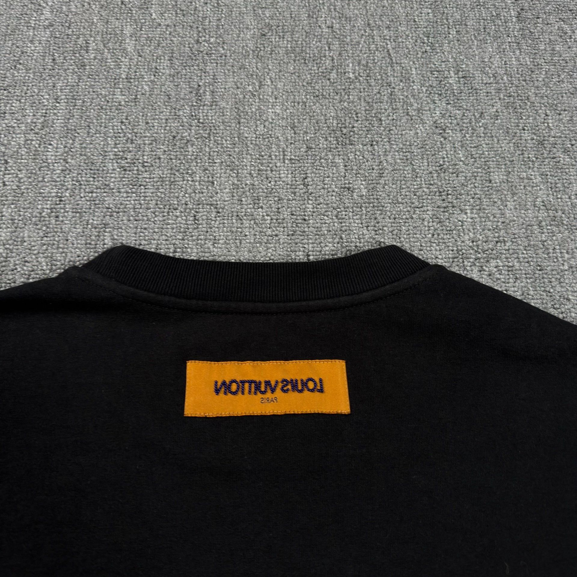 Louis Vuitton Louis Vuitton Beaded Logo T-Shirt XL Size US XL / EU 56 / 4 - 7 Thumbnail