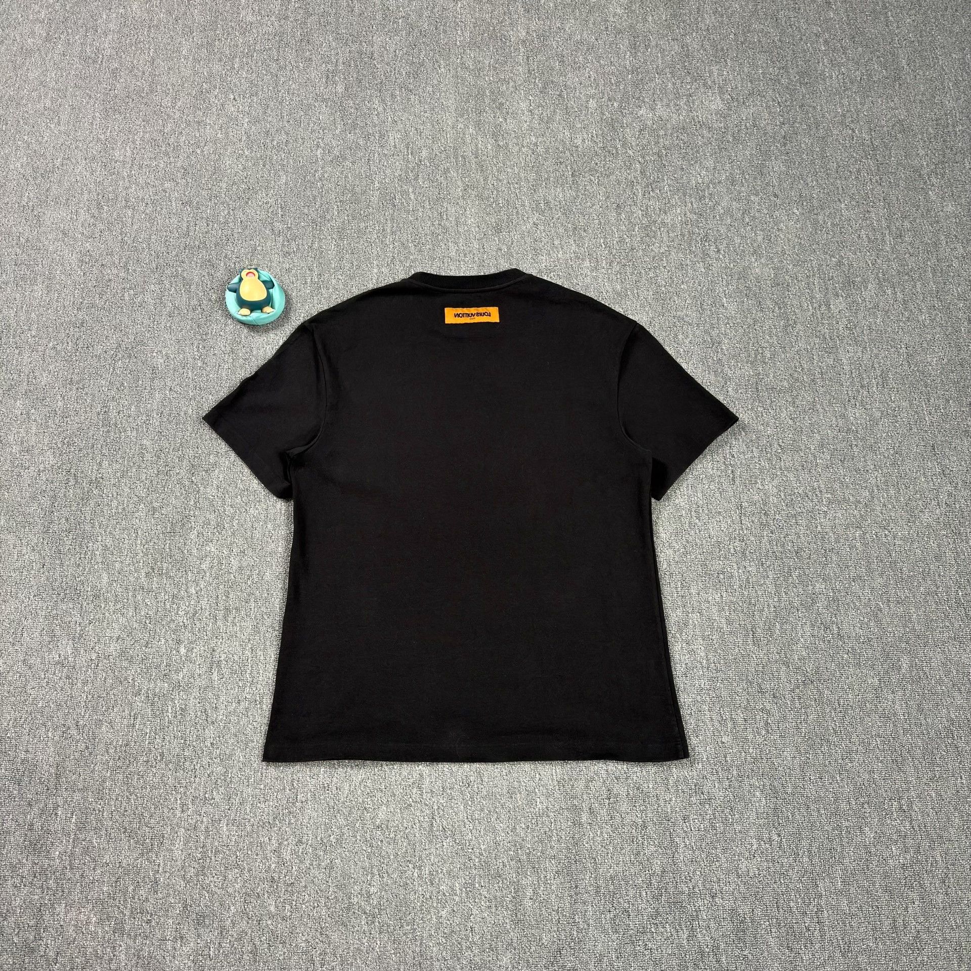 Louis Vuitton Louis Vuitton Beaded Logo T-Shirt XL Size US XL / EU 56 / 4 - 2 Thumbnail