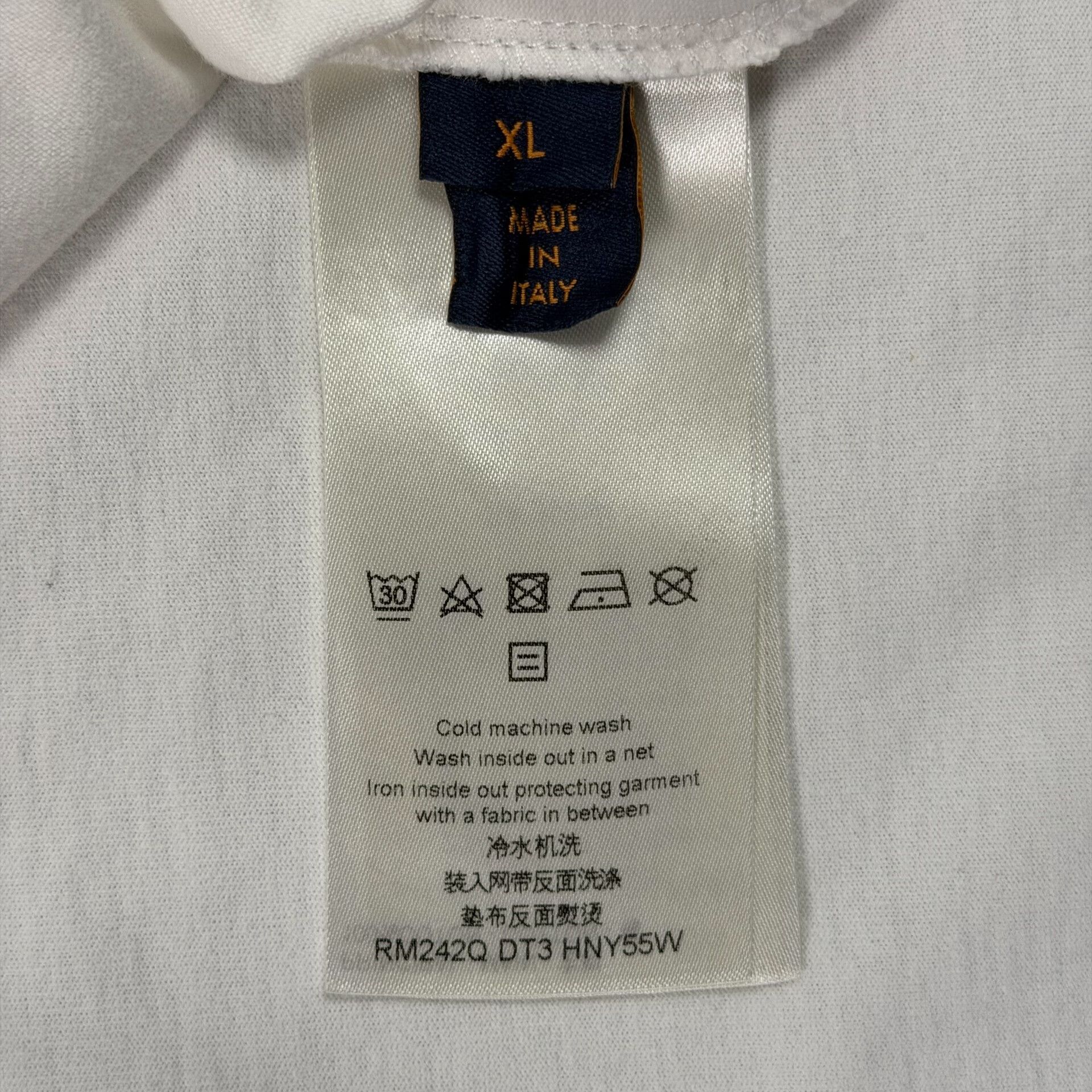 Louis Vuitton Louis Vuitton Embossed Logo T-Shirt XL Size US XL / EU 56 / 4 - 6 Thumbnail