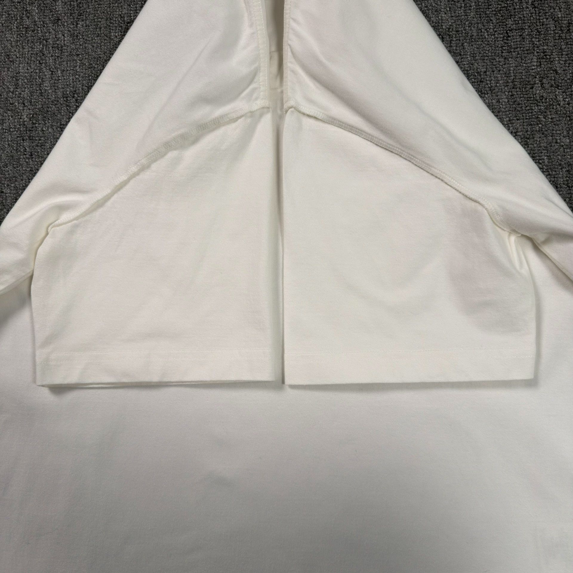 Louis Vuitton Louis Vuitton Embossed Logo T-Shirt XL Size US XL / EU 56 / 4 - 4 Thumbnail