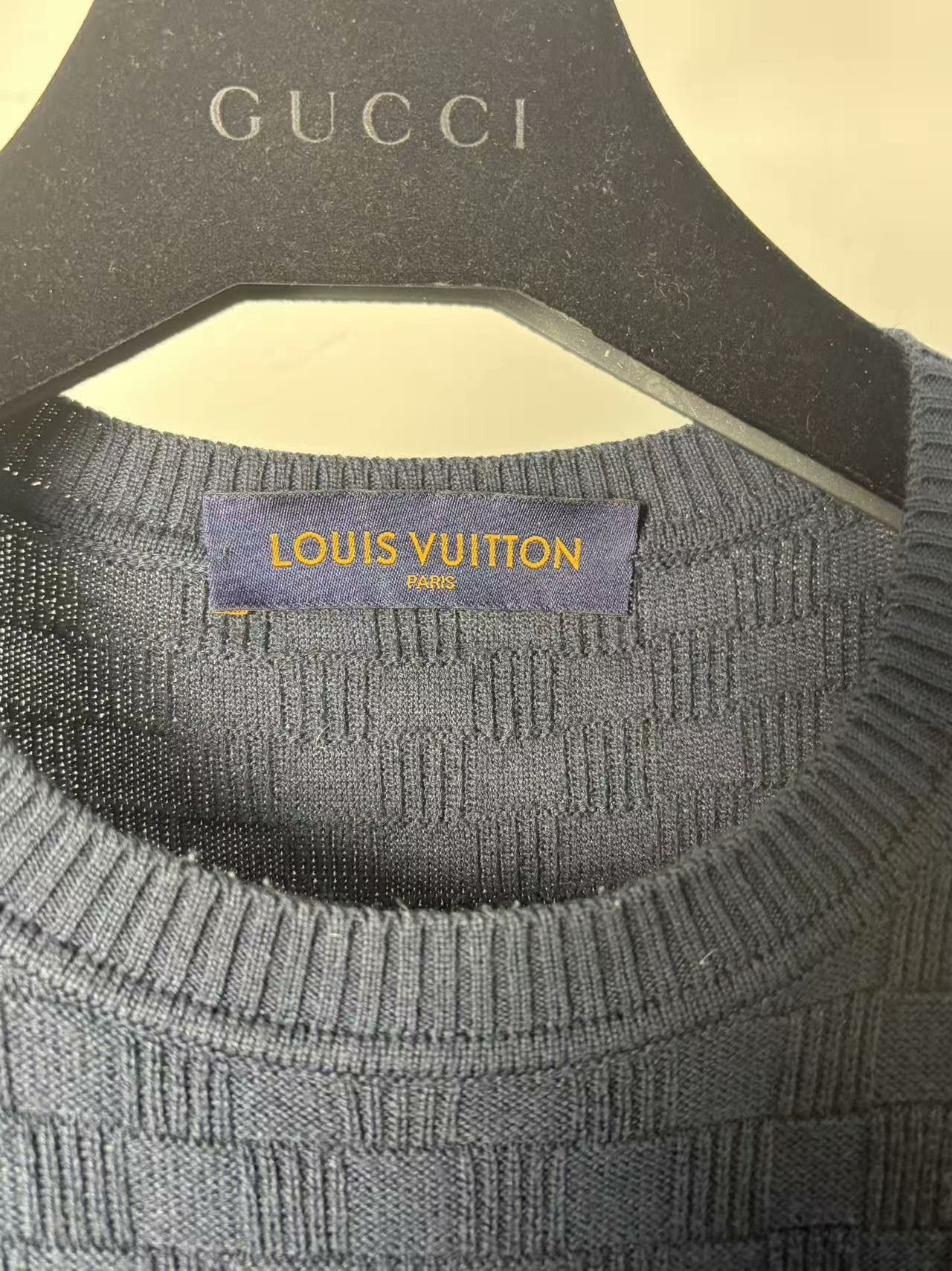 Louis Vuitton Louis Vuitton Knit Wool White Sweater s Men Size US S / EU 44-46 / 1 - 3 Thumbnail